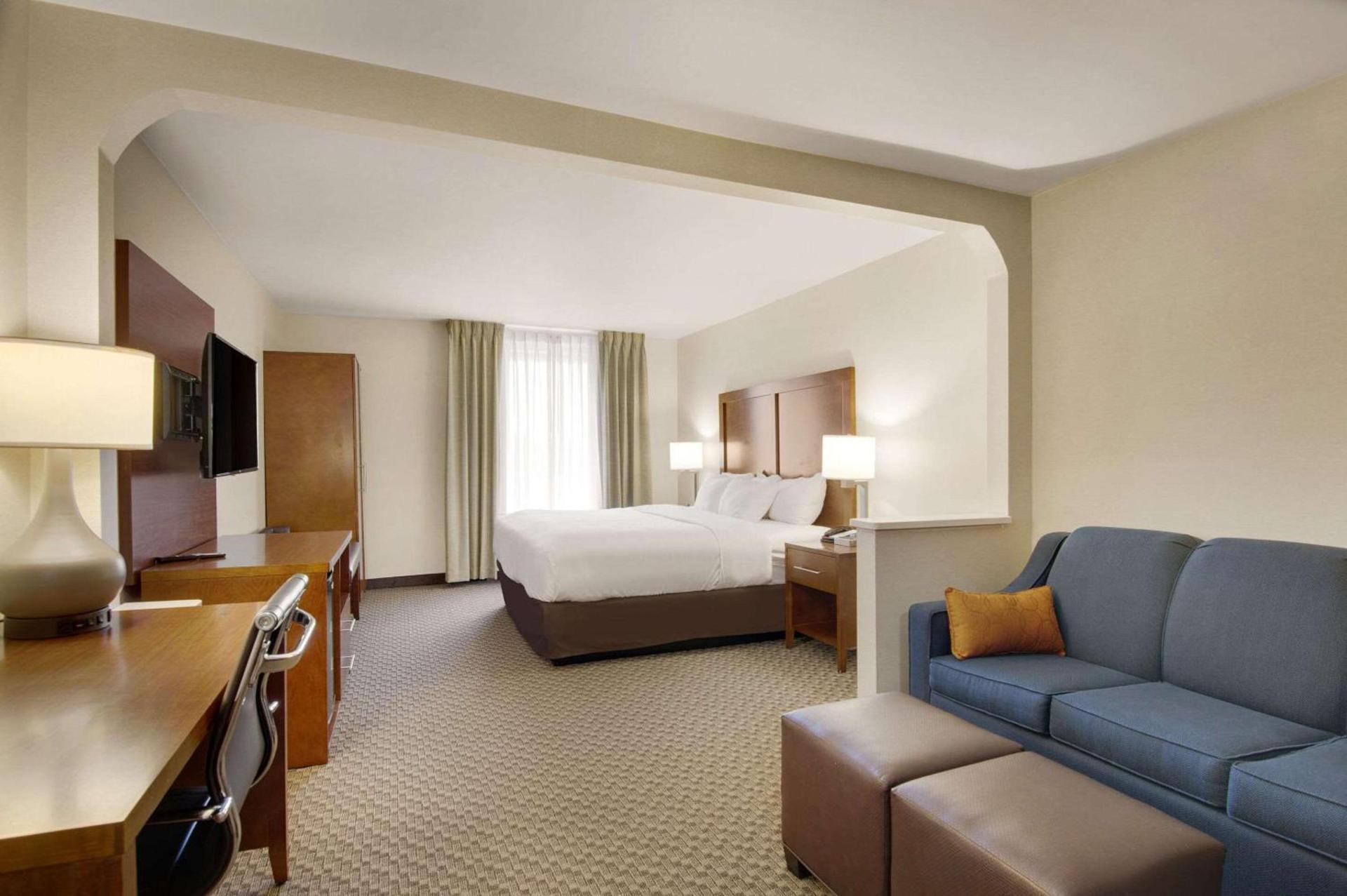 Comfort Inn Airport photo 18