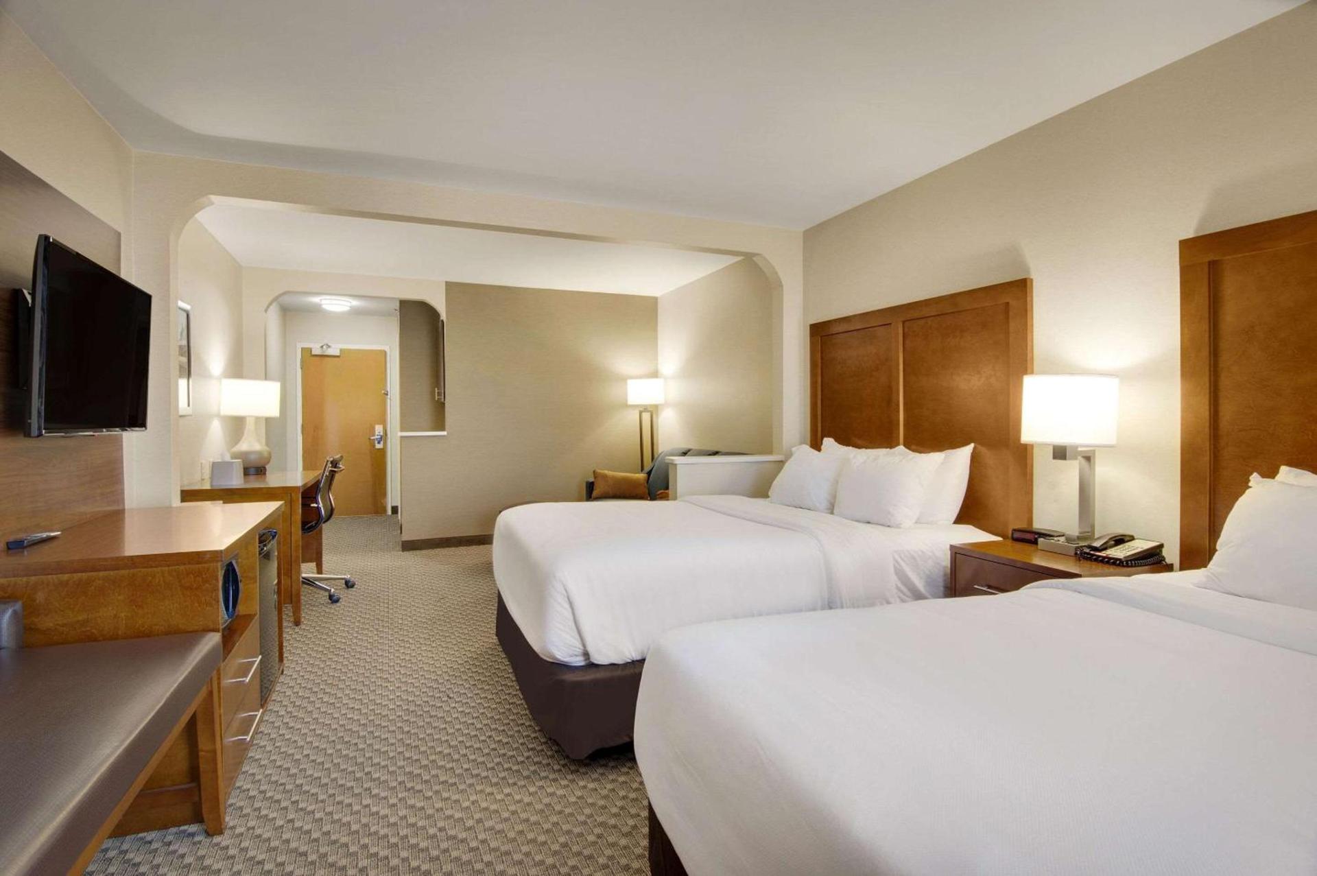 Comfort Inn Airport photo 26