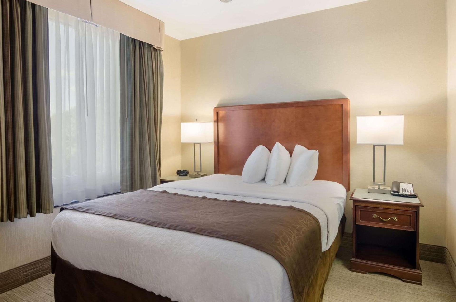 MainStay Suites Roanoke Airport photo 12
