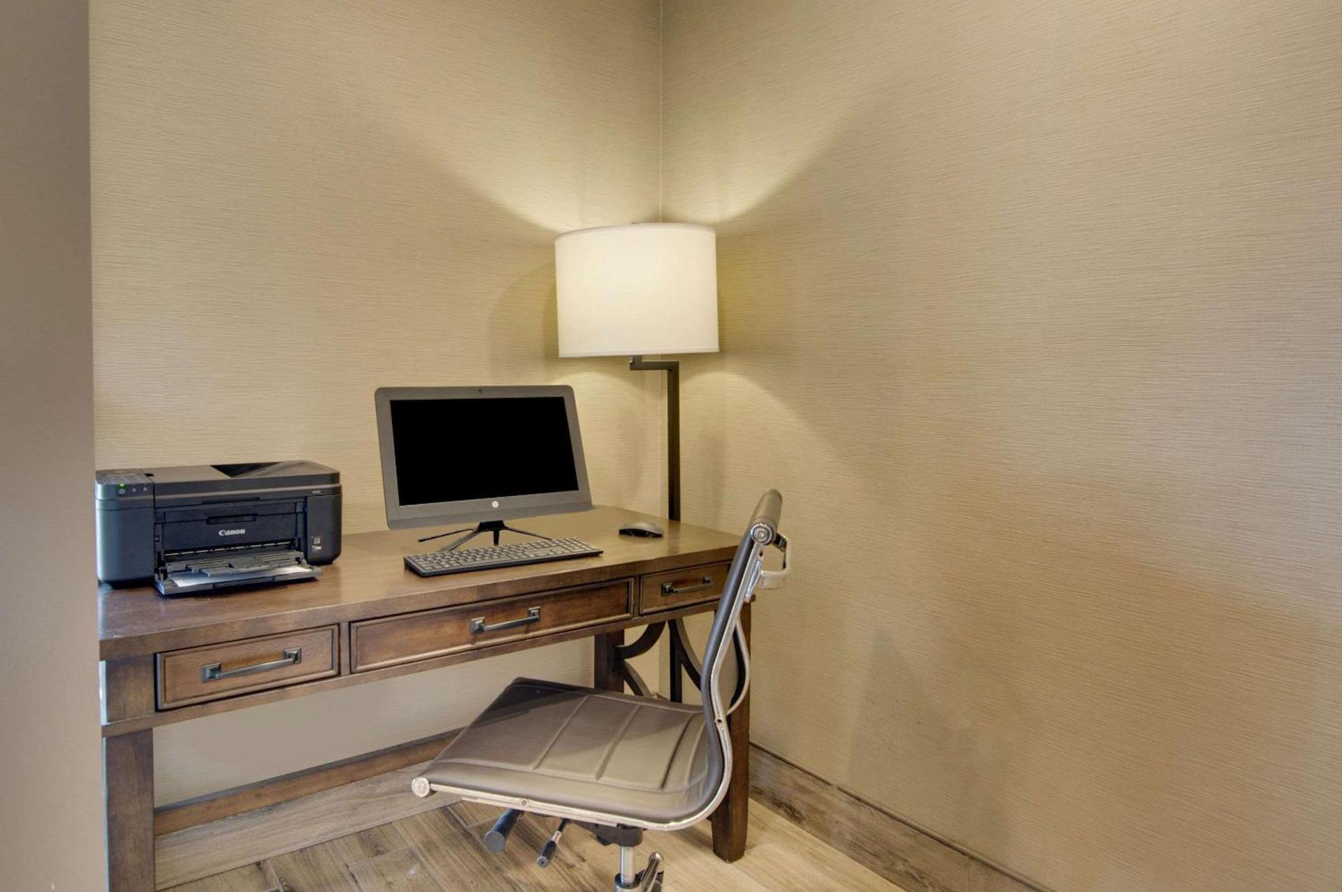 Comfort Inn Airport photo 29