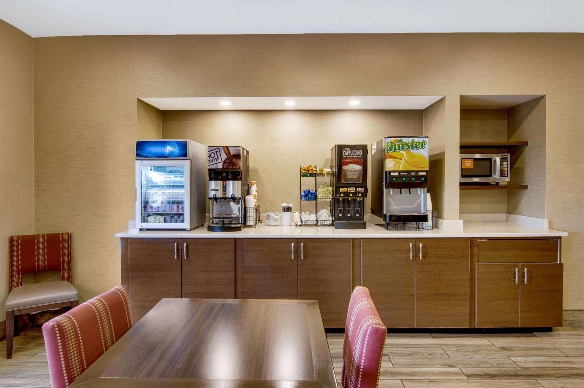 Comfort Inn Airport photo 31
