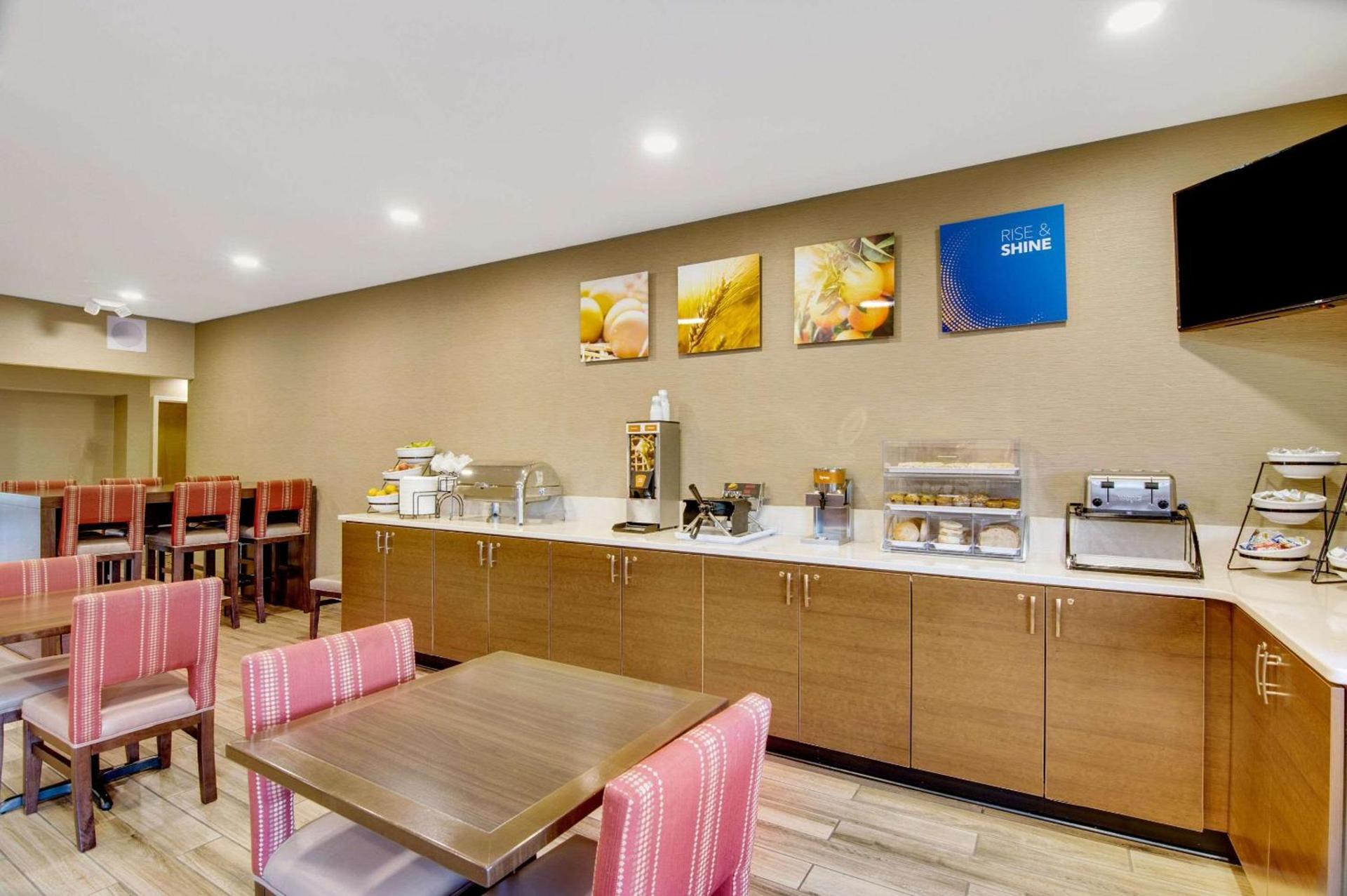 Comfort Inn Airport photo 32