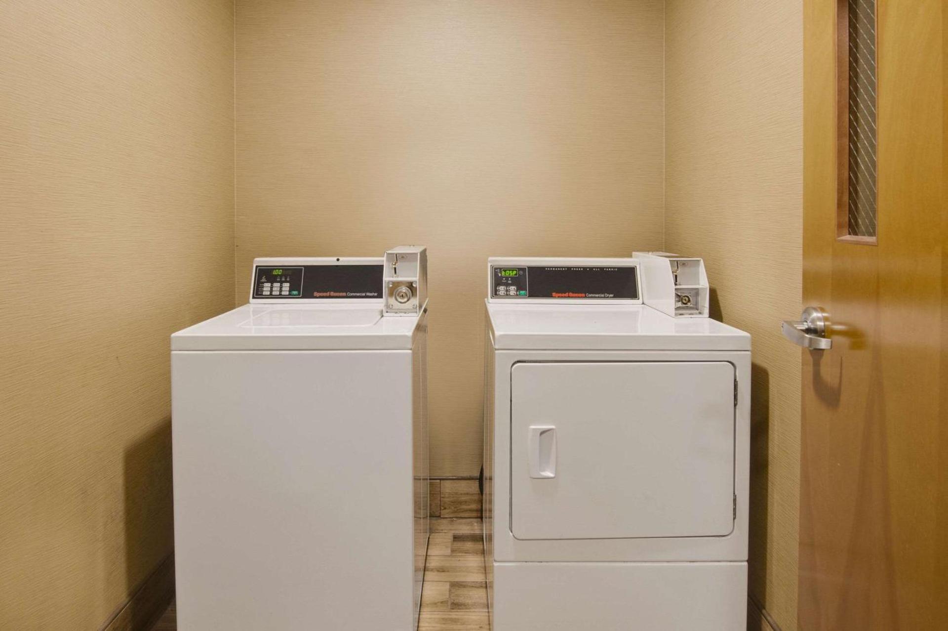 Comfort Inn Airport photo 33