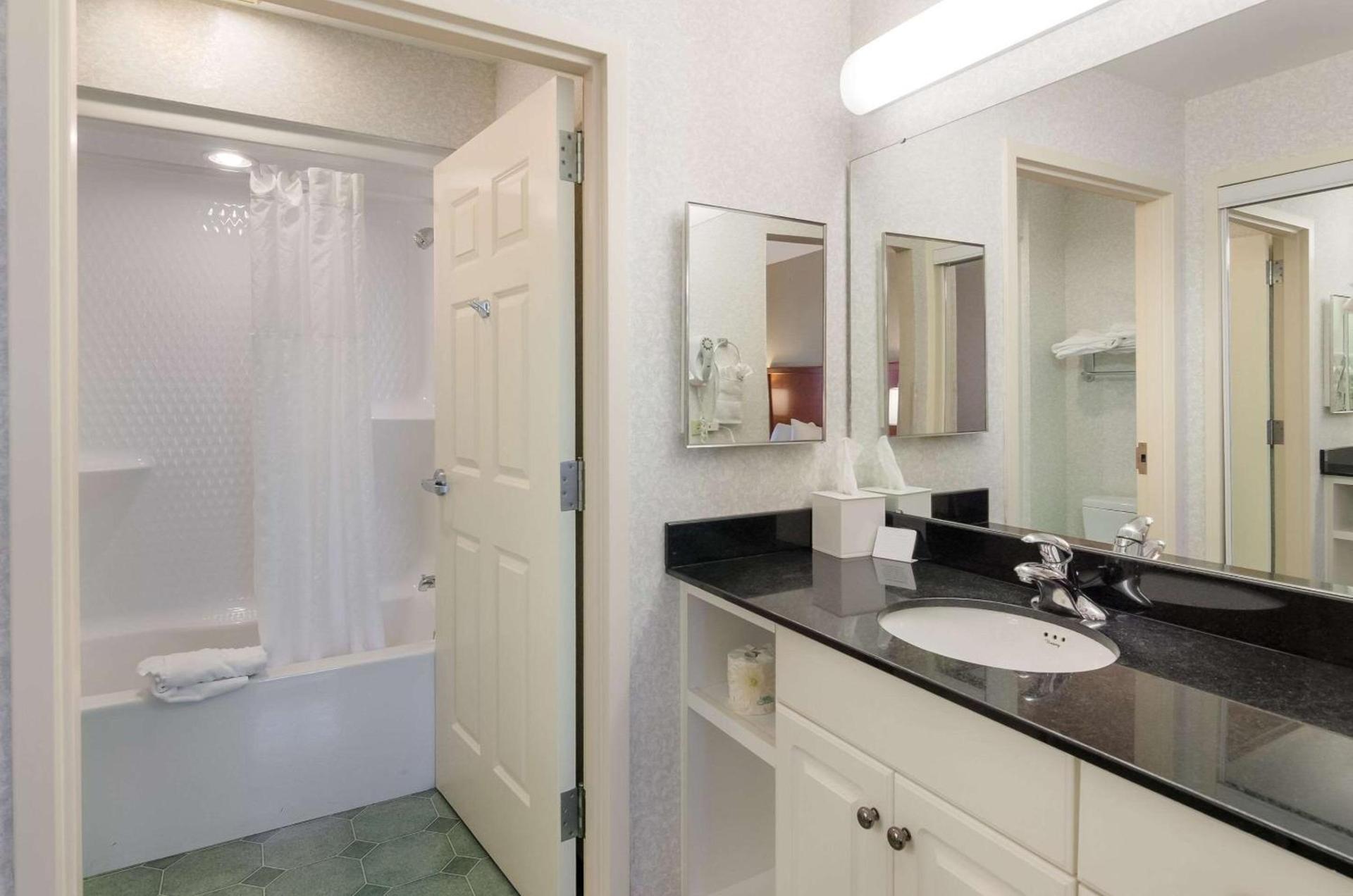 MainStay Suites Roanoke Airport photo 14