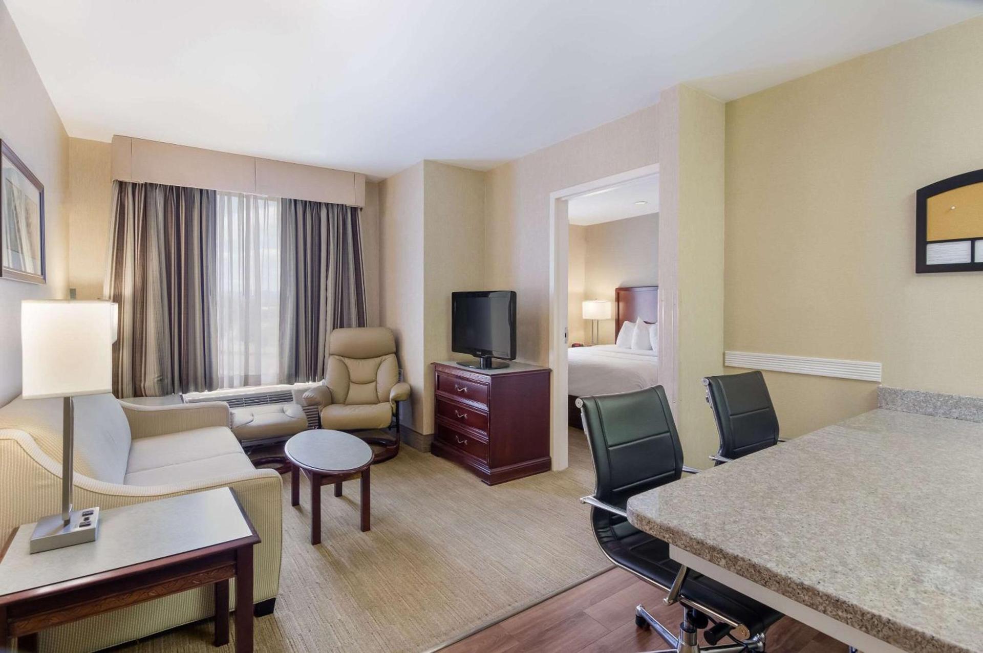 MainStay Suites Roanoke Airport photo 15