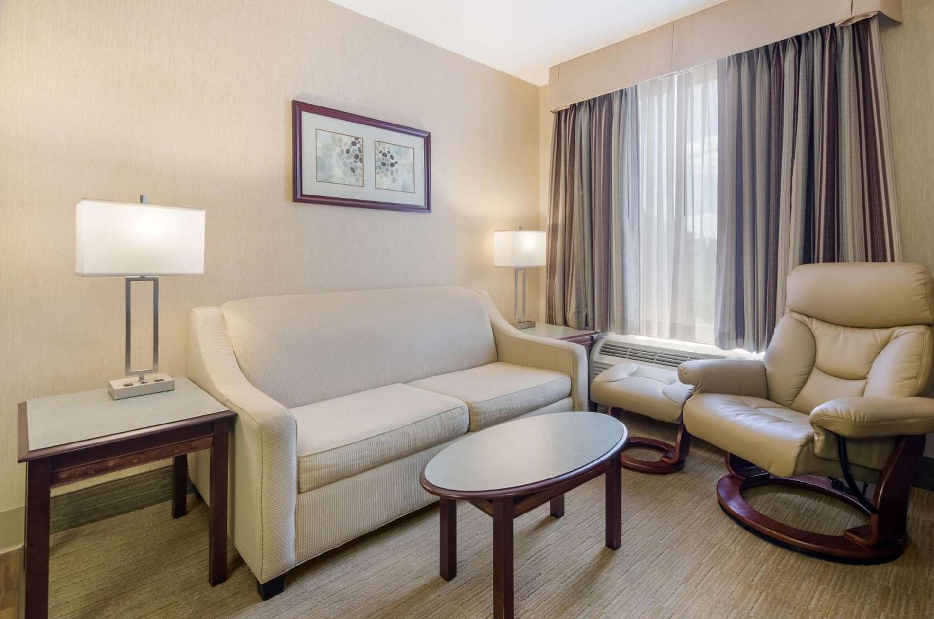 MainStay Suites Roanoke Airport photo 16
