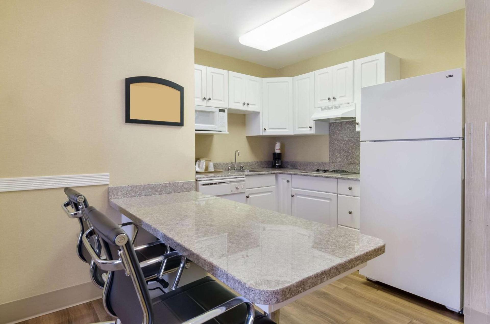 MainStay Suites Roanoke Airport photo 17