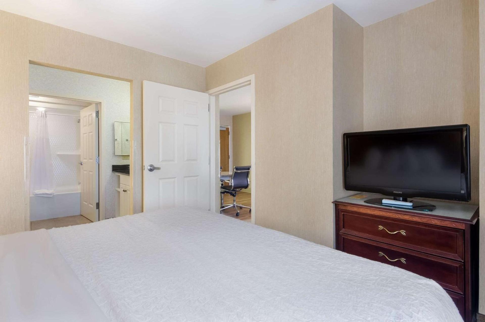 MainStay Suites Roanoke Airport photo 19