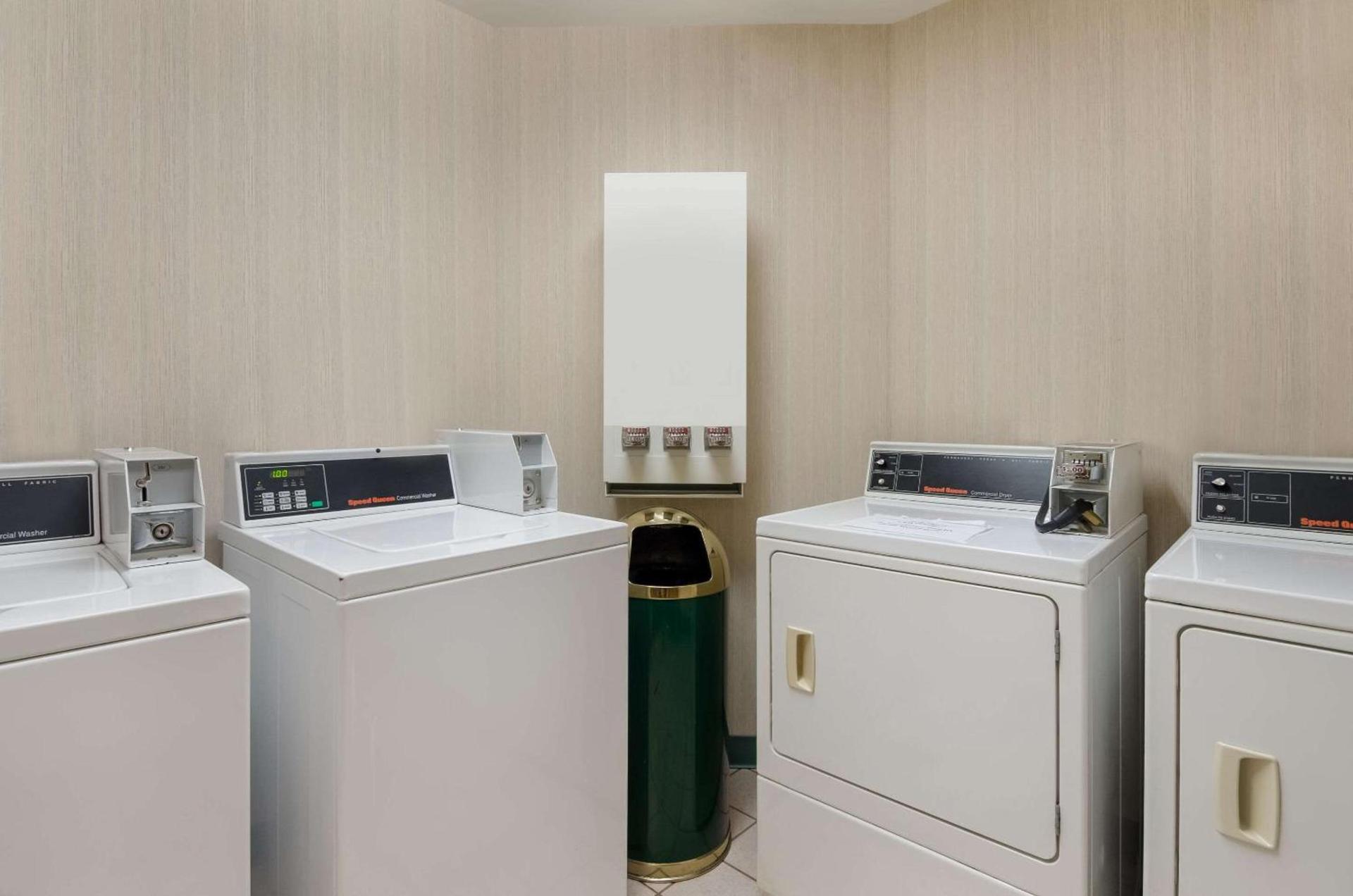 MainStay Suites Roanoke Airport photo 23