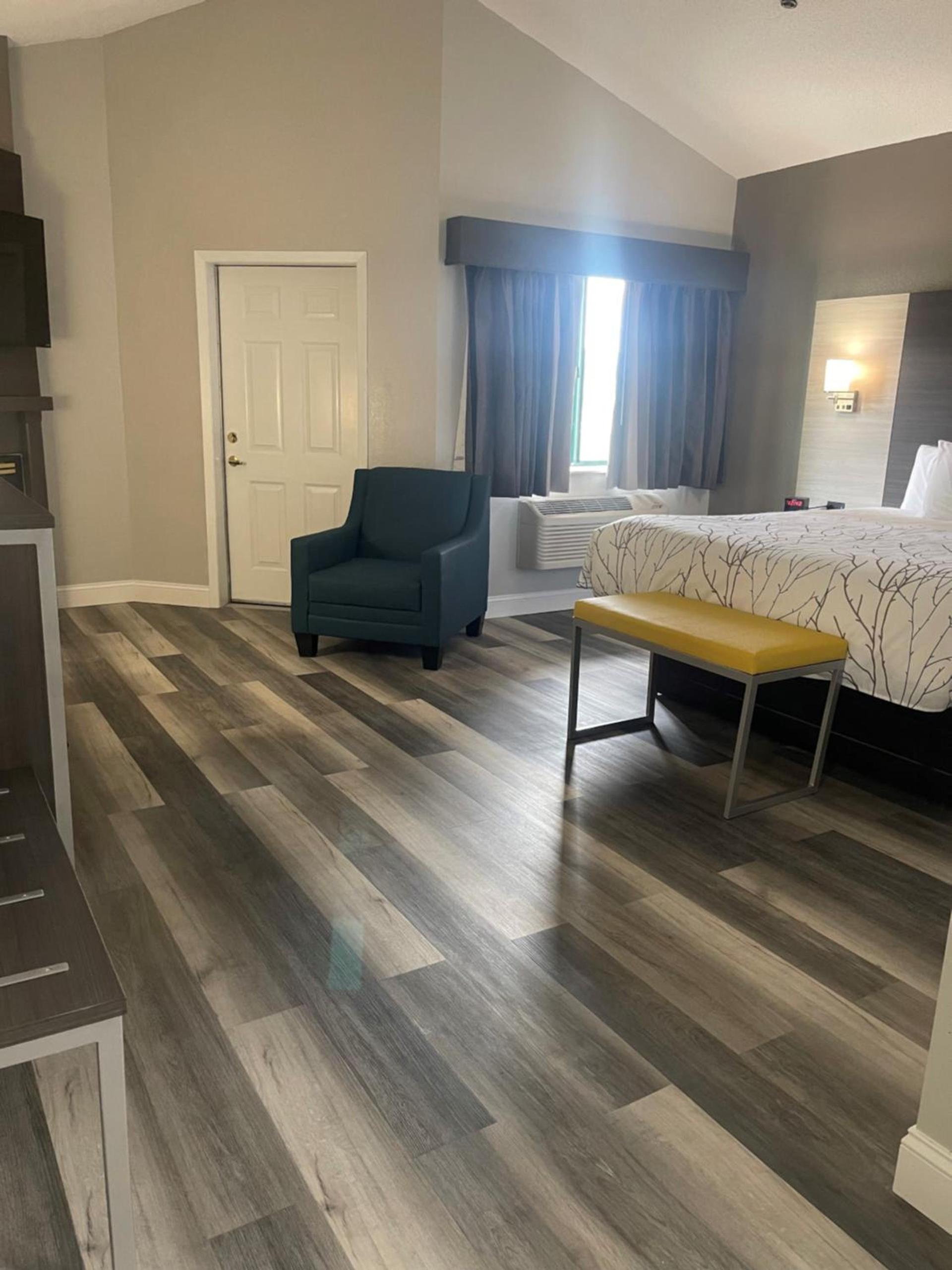 HomeTown Inn and Suites Belle Plaine photo 9