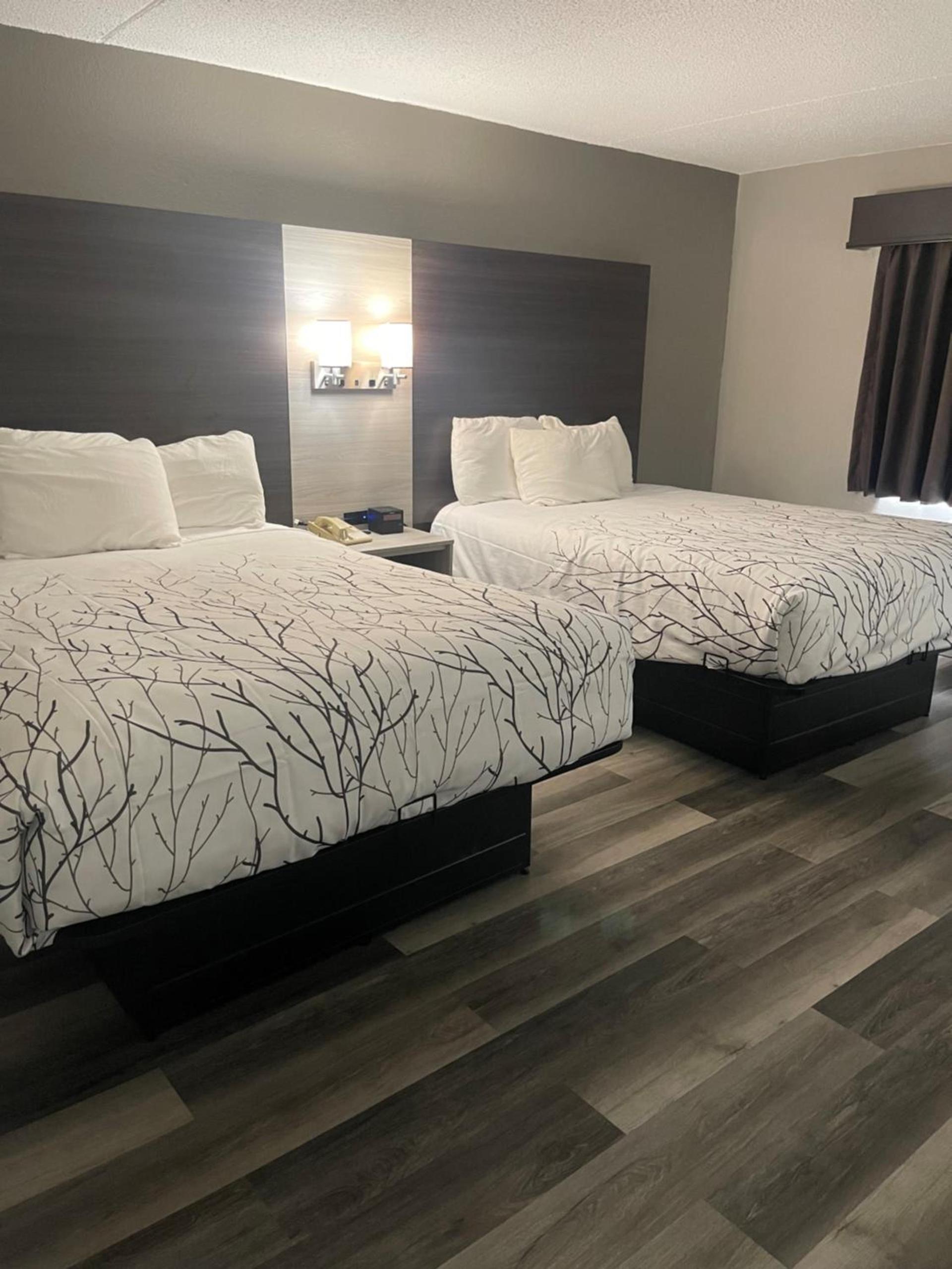 HomeTown Inn and Suites Belle Plaine photo 57
