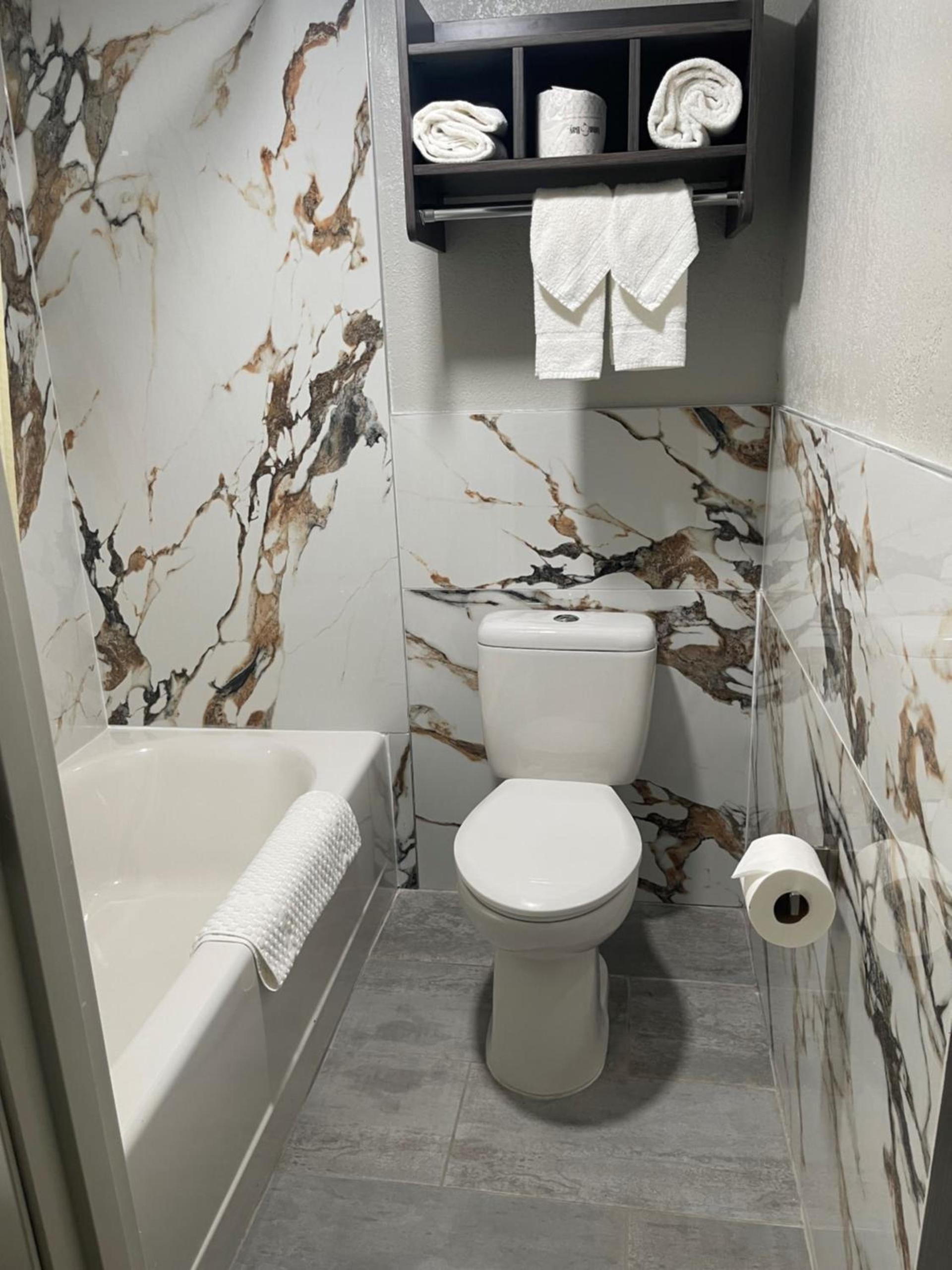 HomeTown Inn and Suites Belle Plaine photo 17