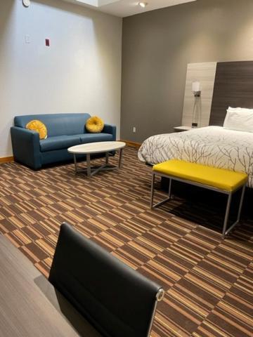 HomeTown Inn and Suites Belle Plaine photo 21