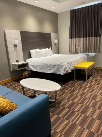 HomeTown Inn and Suites Belle Plaine photo 23