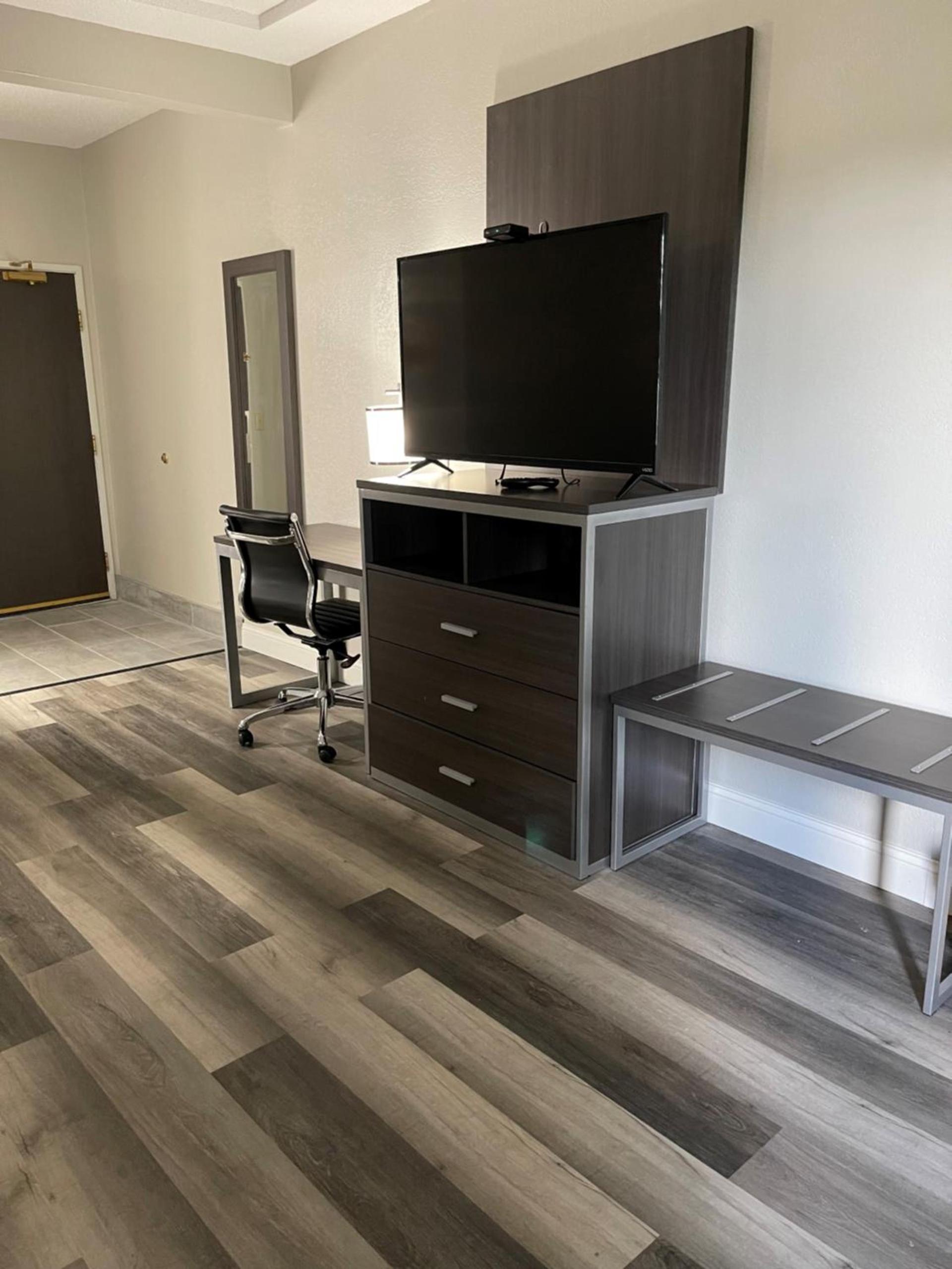 HomeTown Inn and Suites Belle Plaine photo 26
