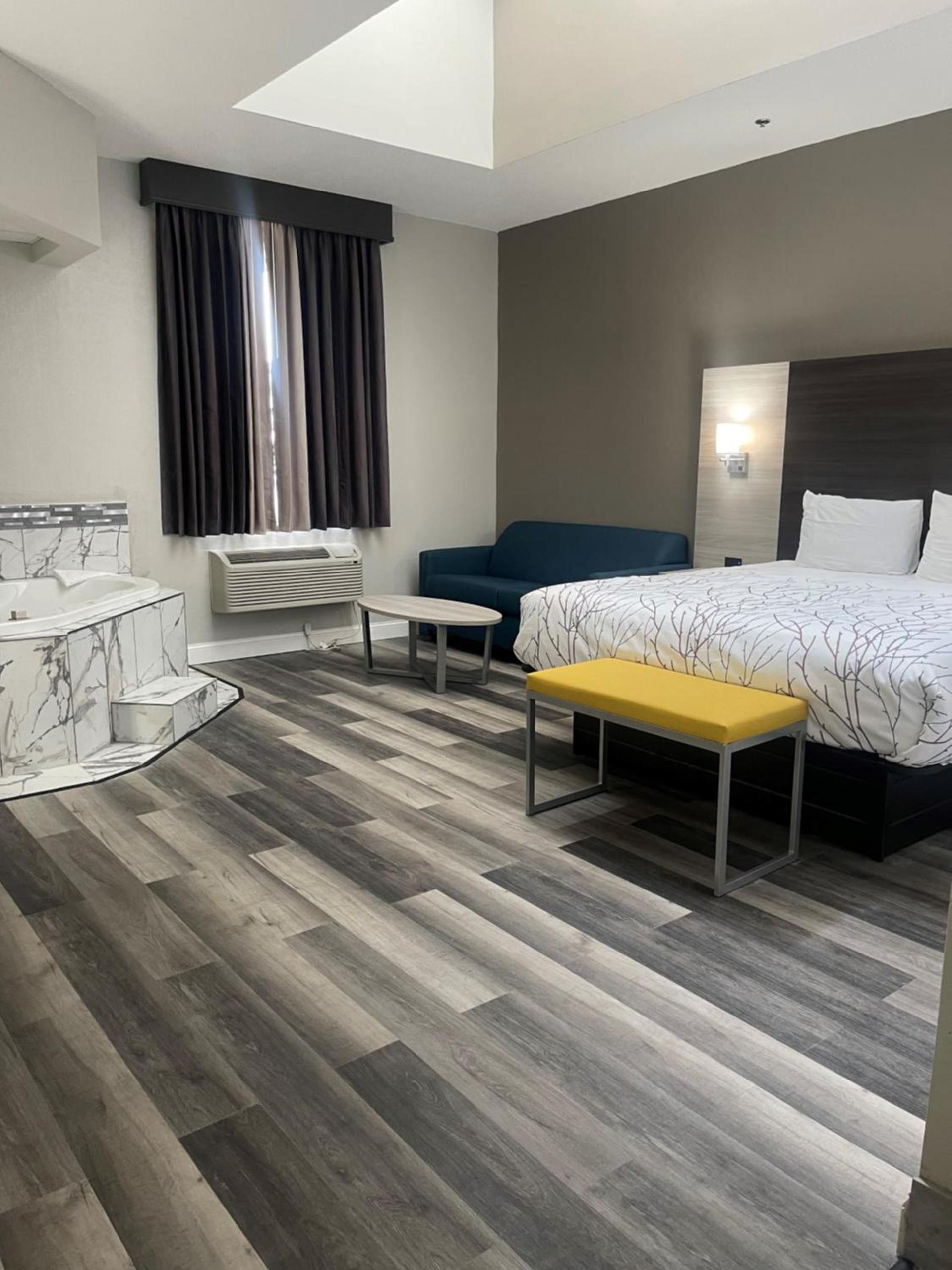 HomeTown Inn and Suites Belle Plaine photo 25