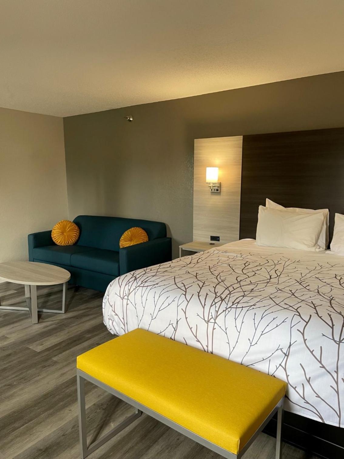 HomeTown Inn and Suites Belle Plaine photo 33