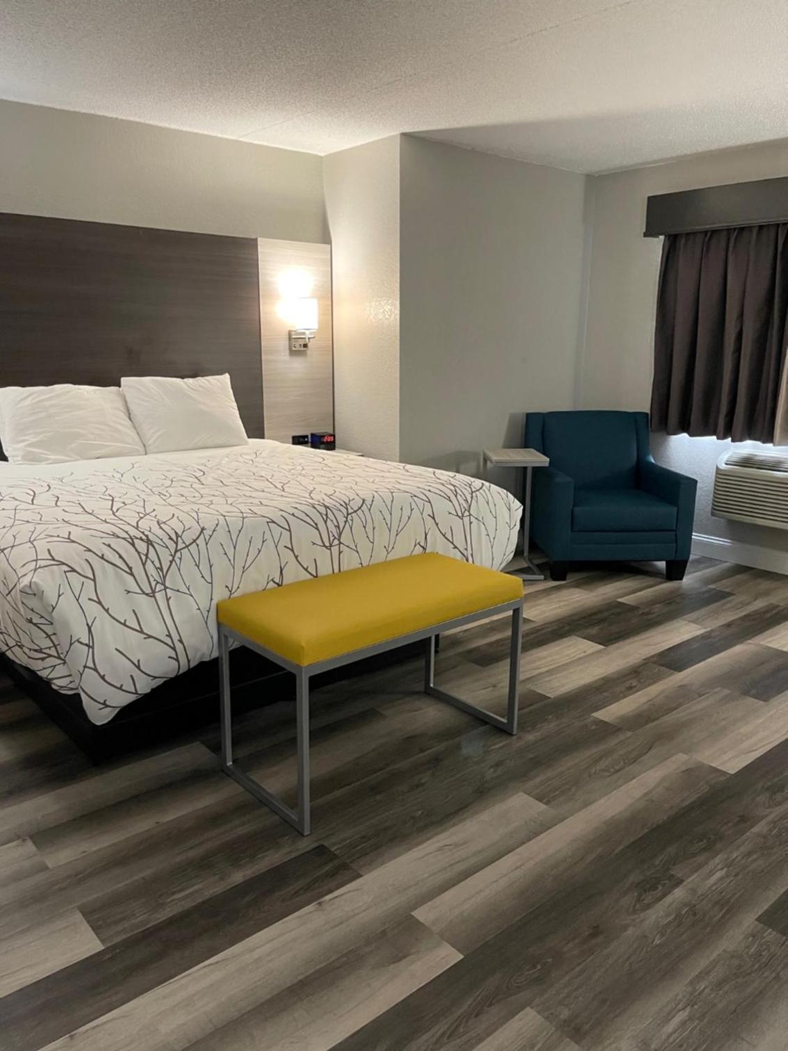 HomeTown Inn and Suites Belle Plaine photo 43