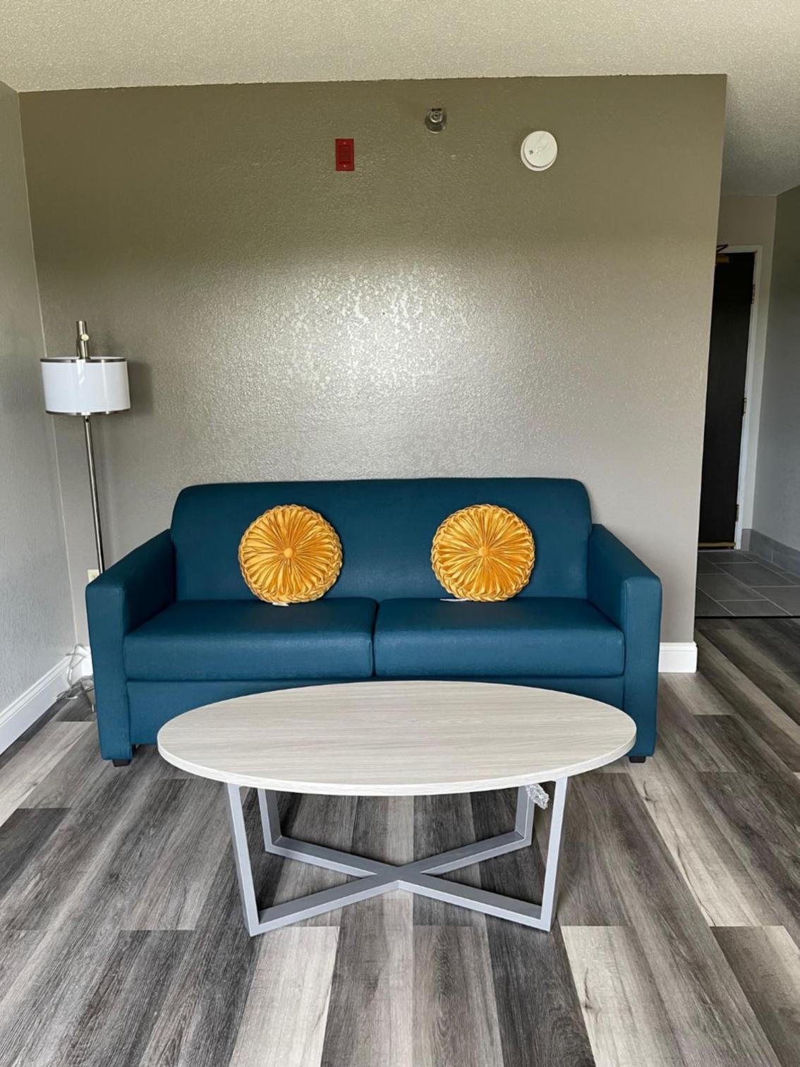 HomeTown Inn and Suites Belle Plaine photo 39