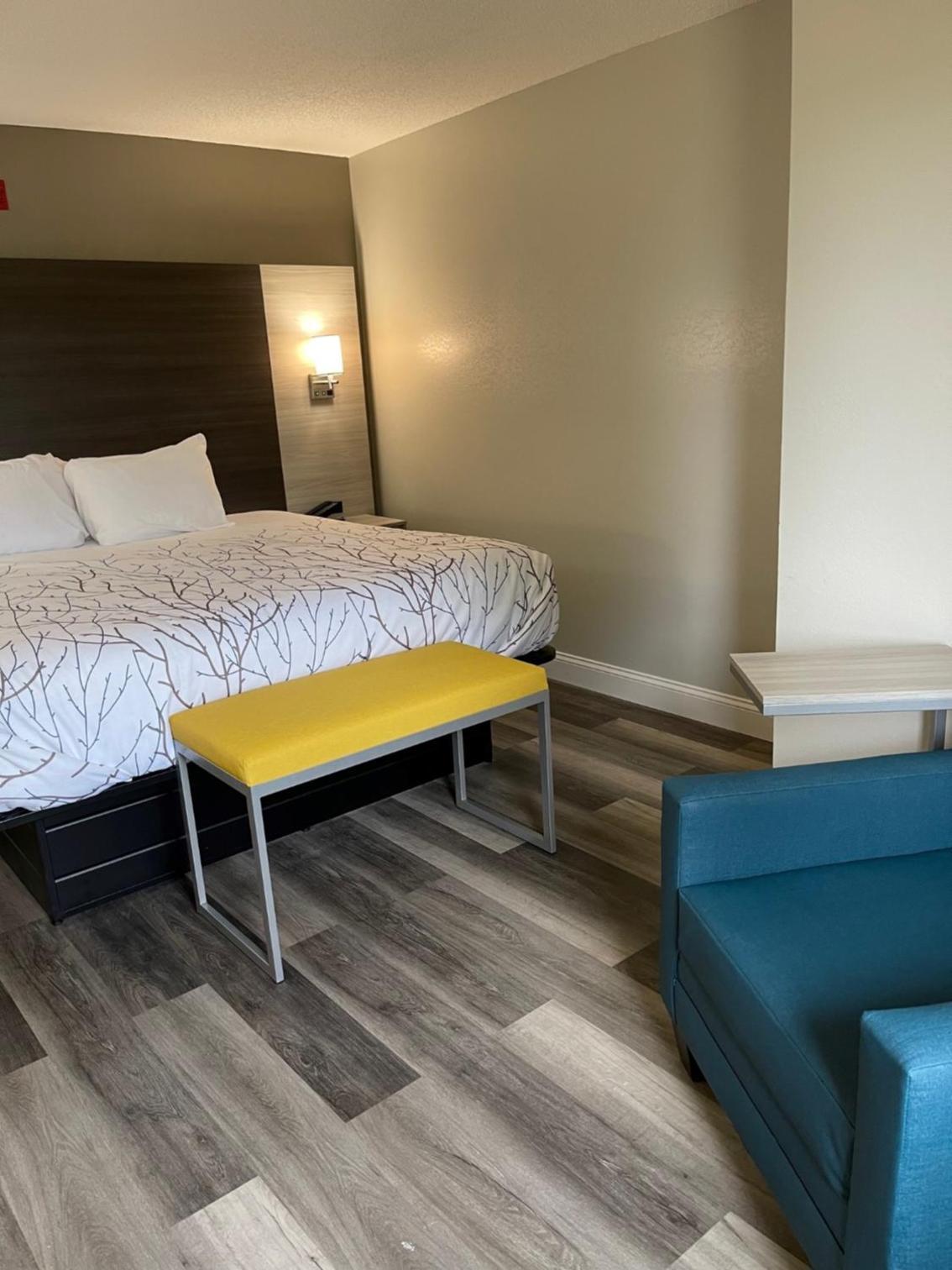 HomeTown Inn and Suites Belle Plaine photo 52
