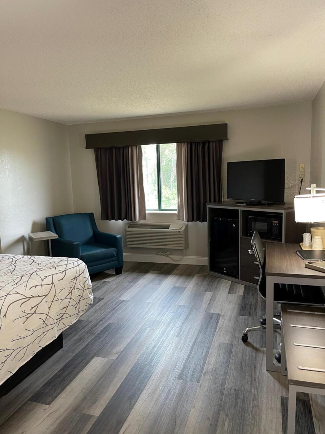 HomeTown Inn and Suites Belle Plaine photo 47