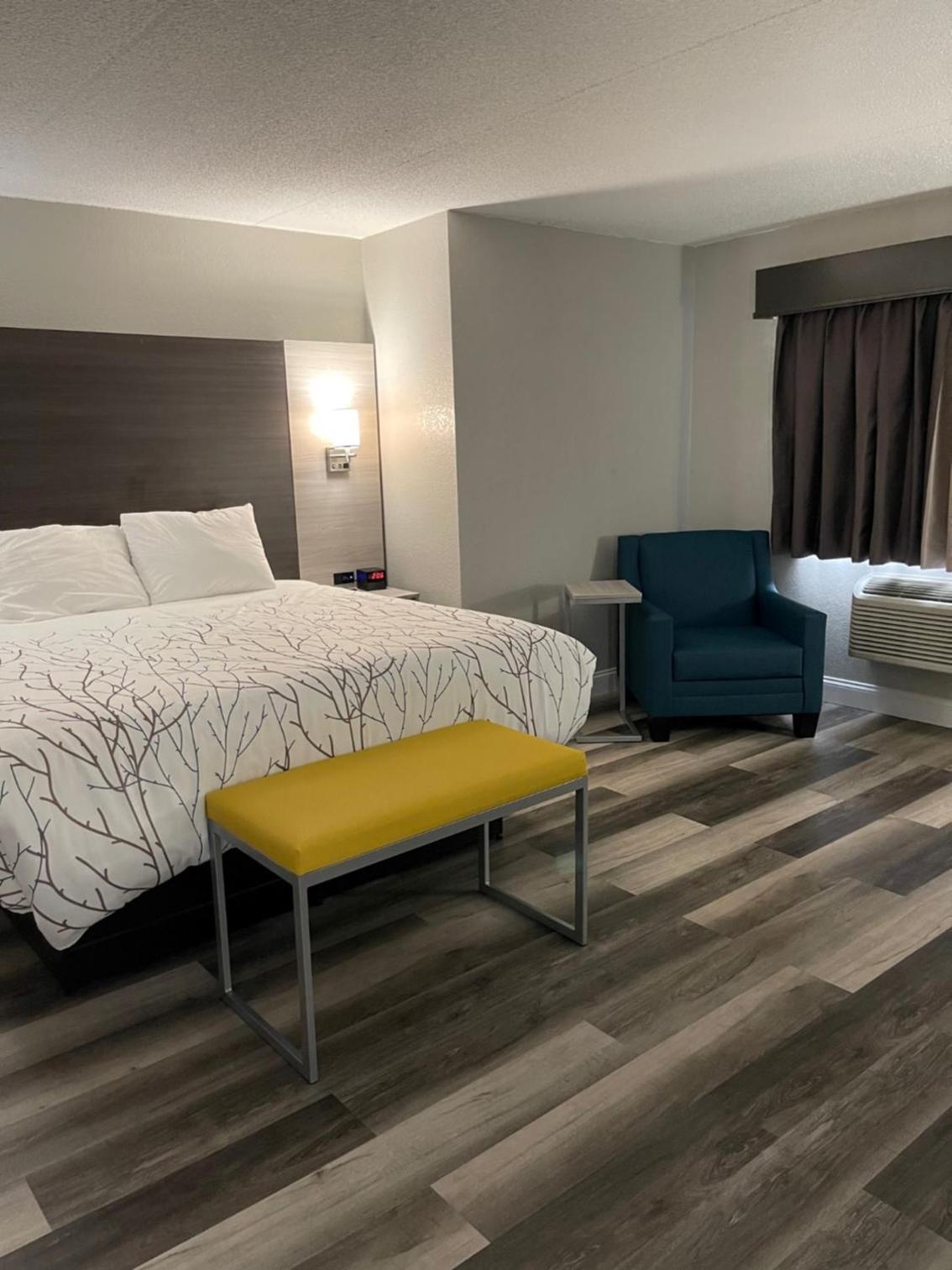 HomeTown Inn and Suites Belle Plaine photo 50