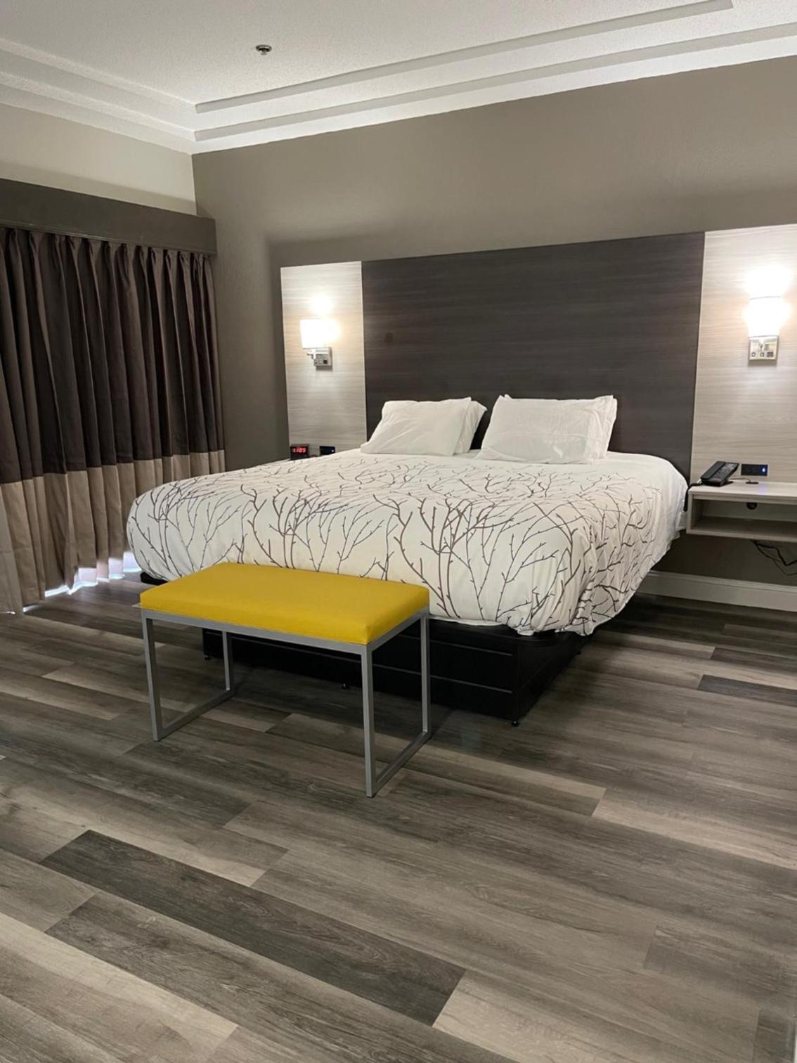 HomeTown Inn and Suites Belle Plaine photo 53