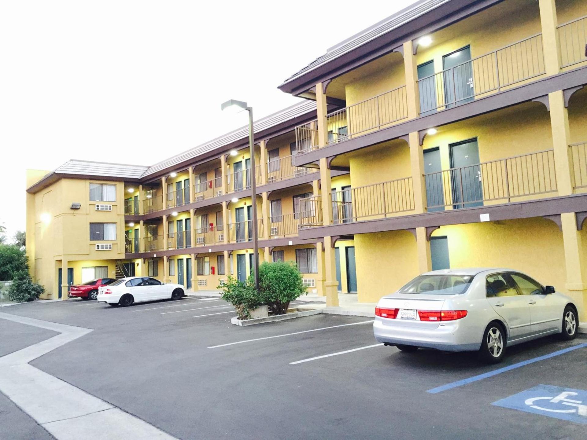Simply Home Inn & Suites - Riverside photo 12