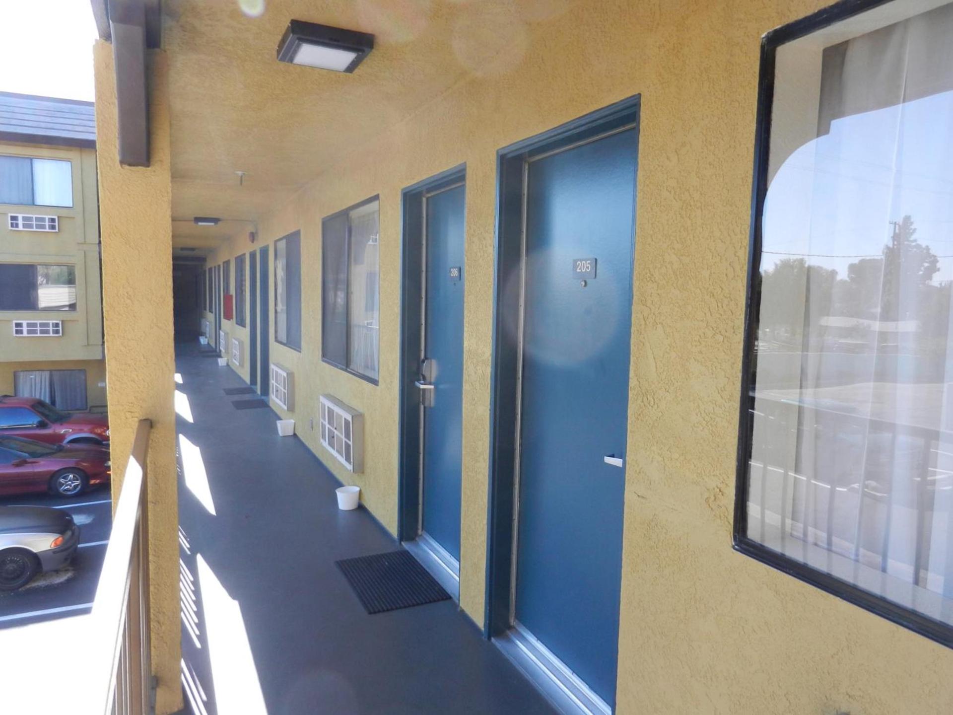 Simply Home Inn & Suites - Riverside photo 9
