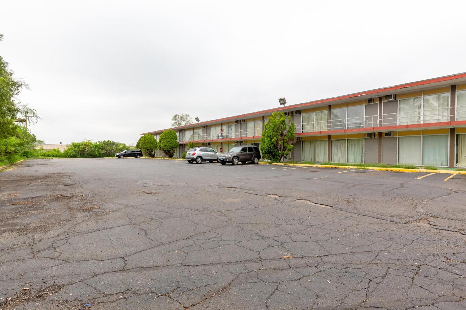 Americas Best Value Inn Rockford photo 8