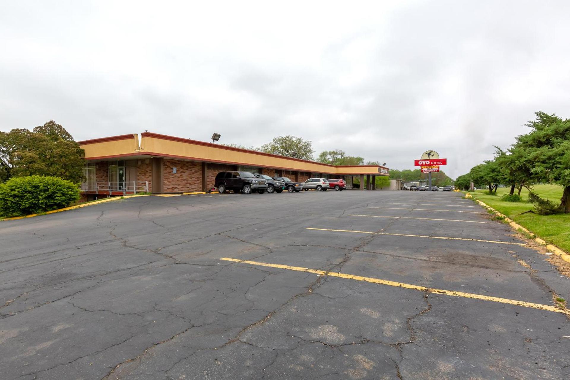 Americas Best Value Inn Rockford photo 7