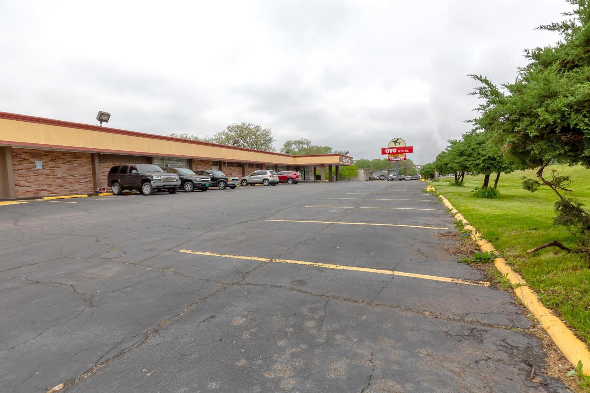 Americas Best Value Inn Rockford photo 9