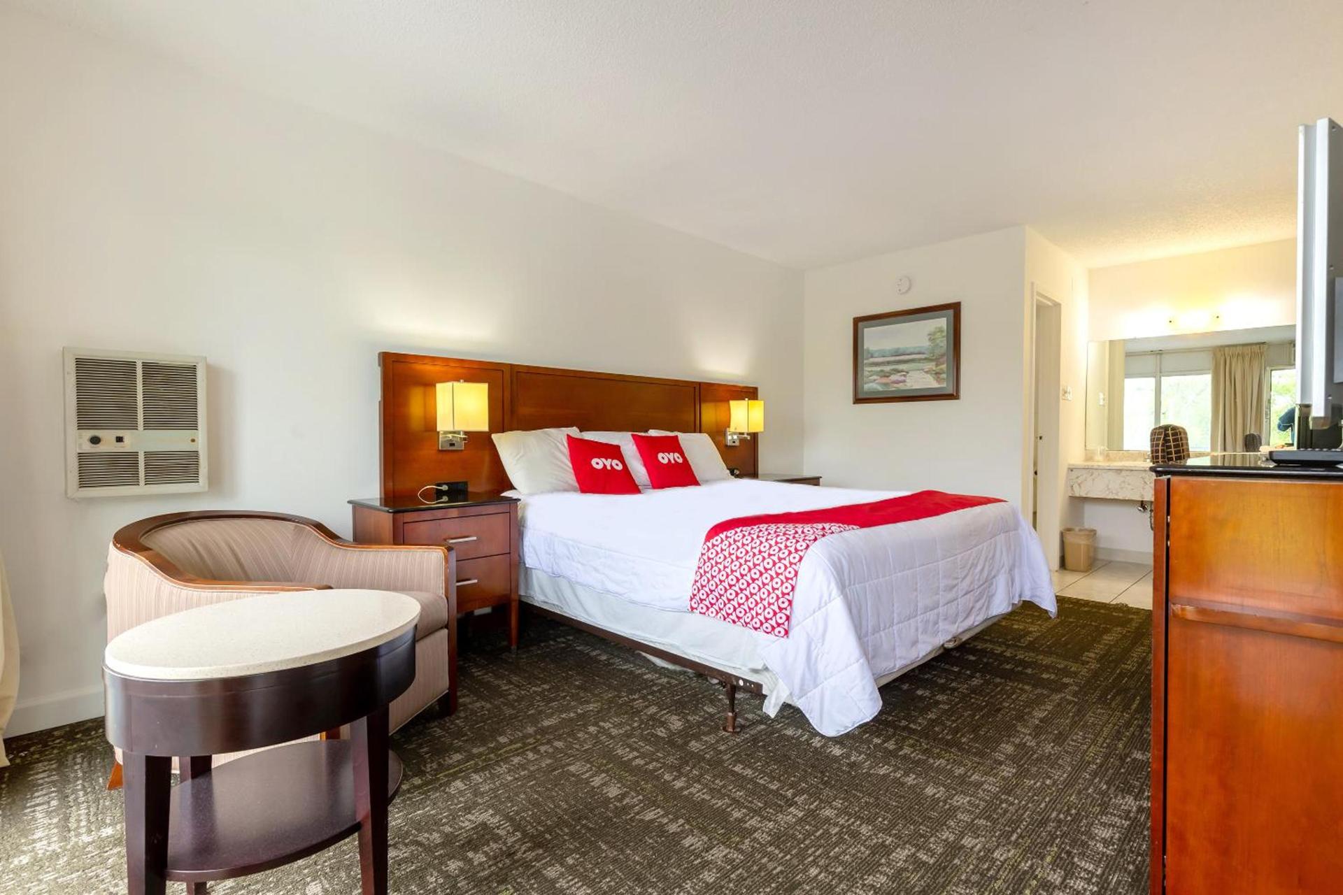 Americas Best Value Inn Rockford photo 25