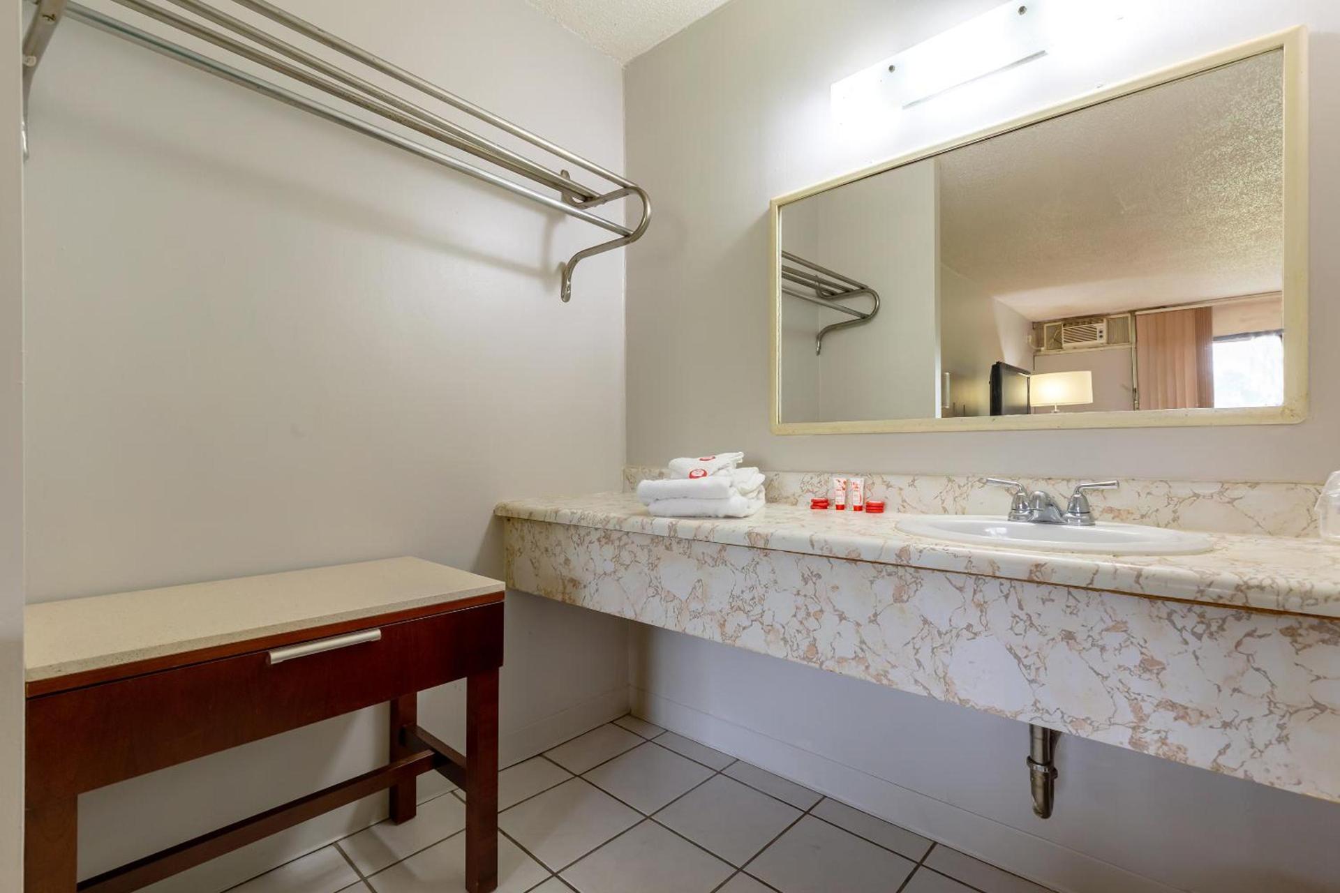 Americas Best Value Inn Rockford photo 36