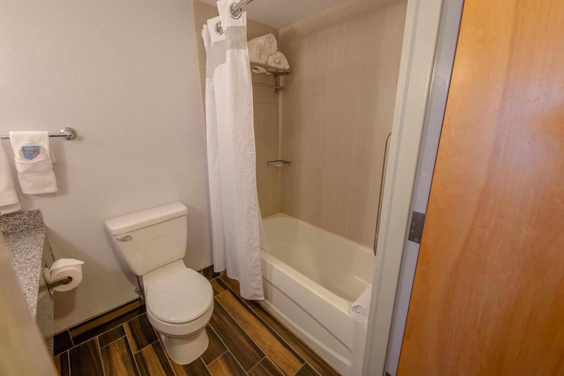Holiday Inn Manahawkin/Long Beach Island by IHG photo 19
