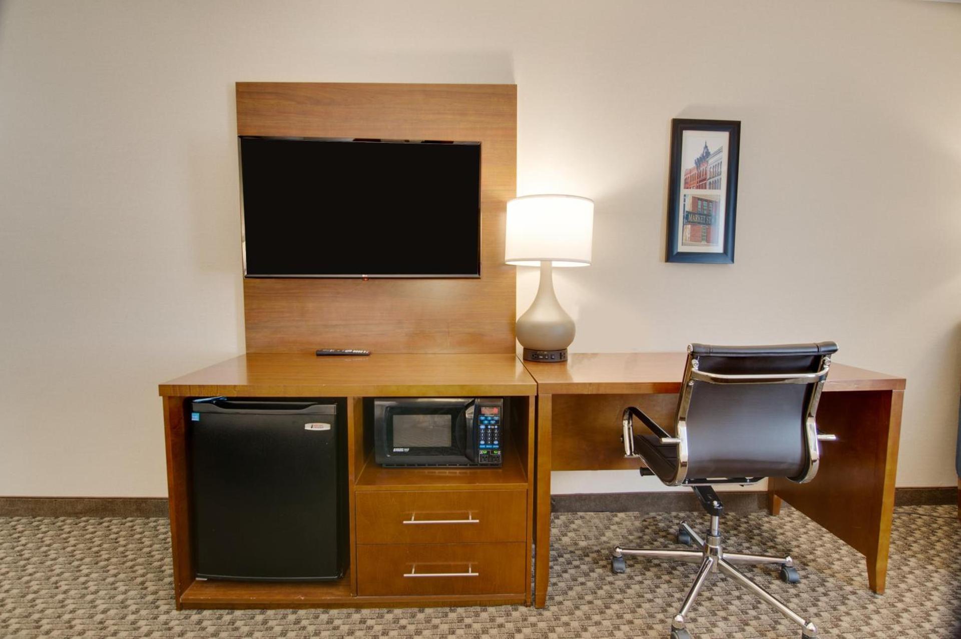 Comfort Inn Airport photo 38