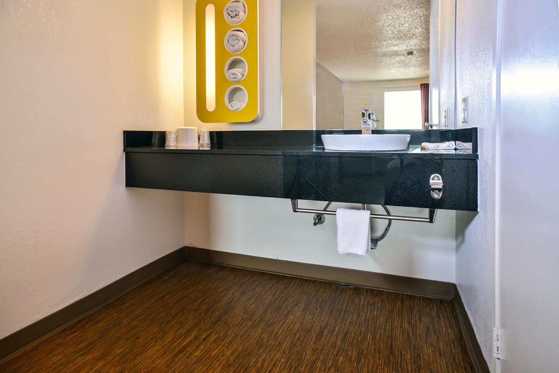Motel 6-Saint Joseph, MO photo 21