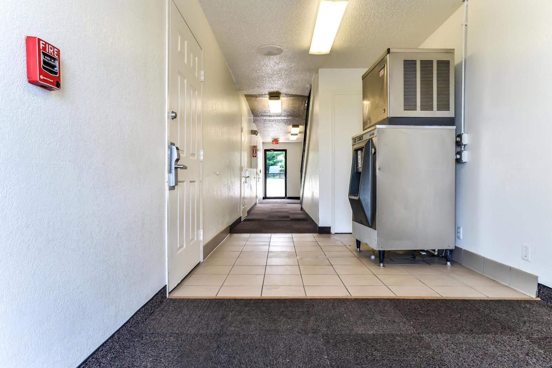 Motel 6-Saint Joseph, MO photo 13