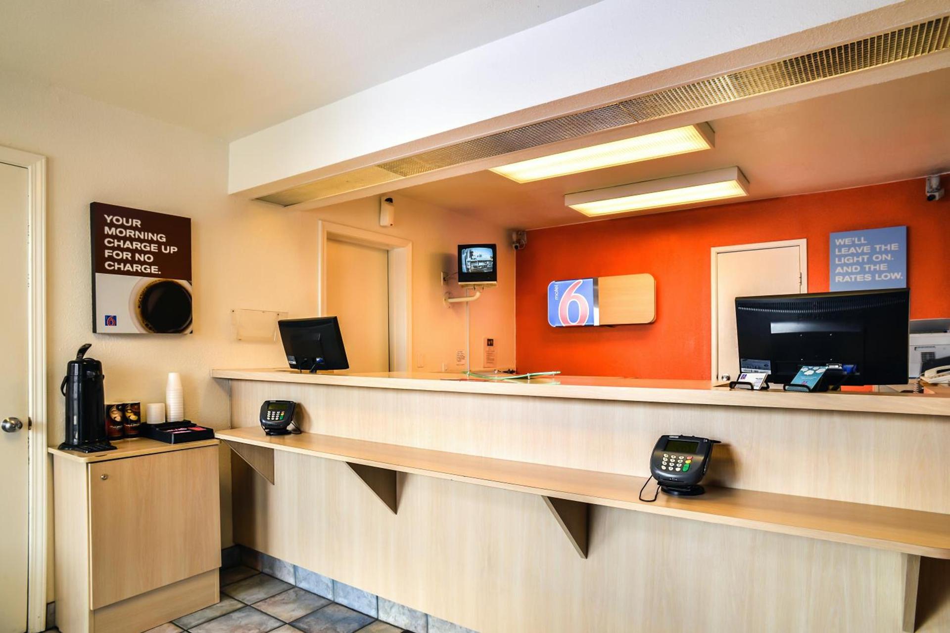 Motel 6-Saint Joseph, MO photo 6