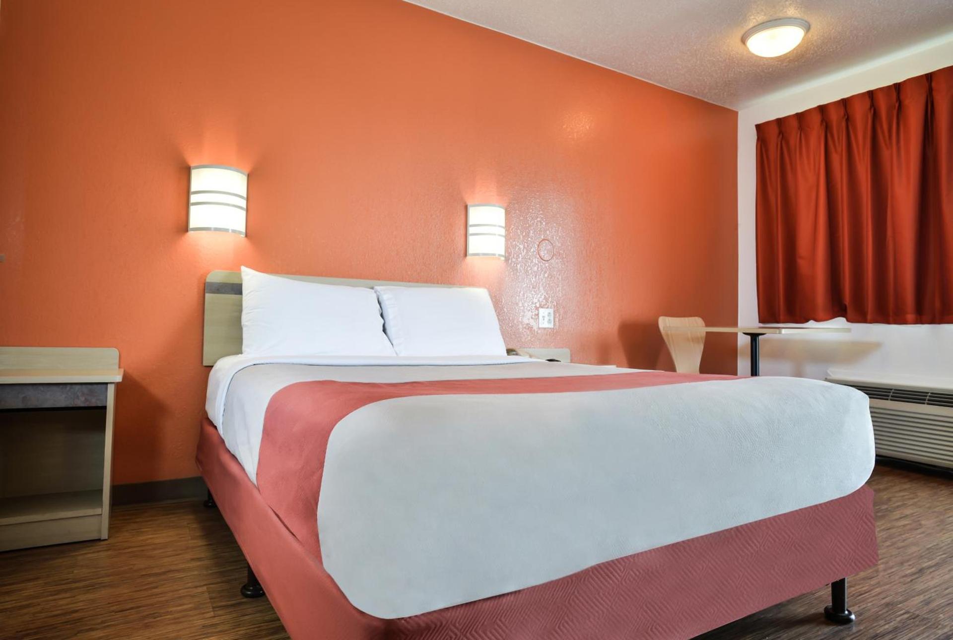 Motel 6-Saint Joseph, MO photo 8