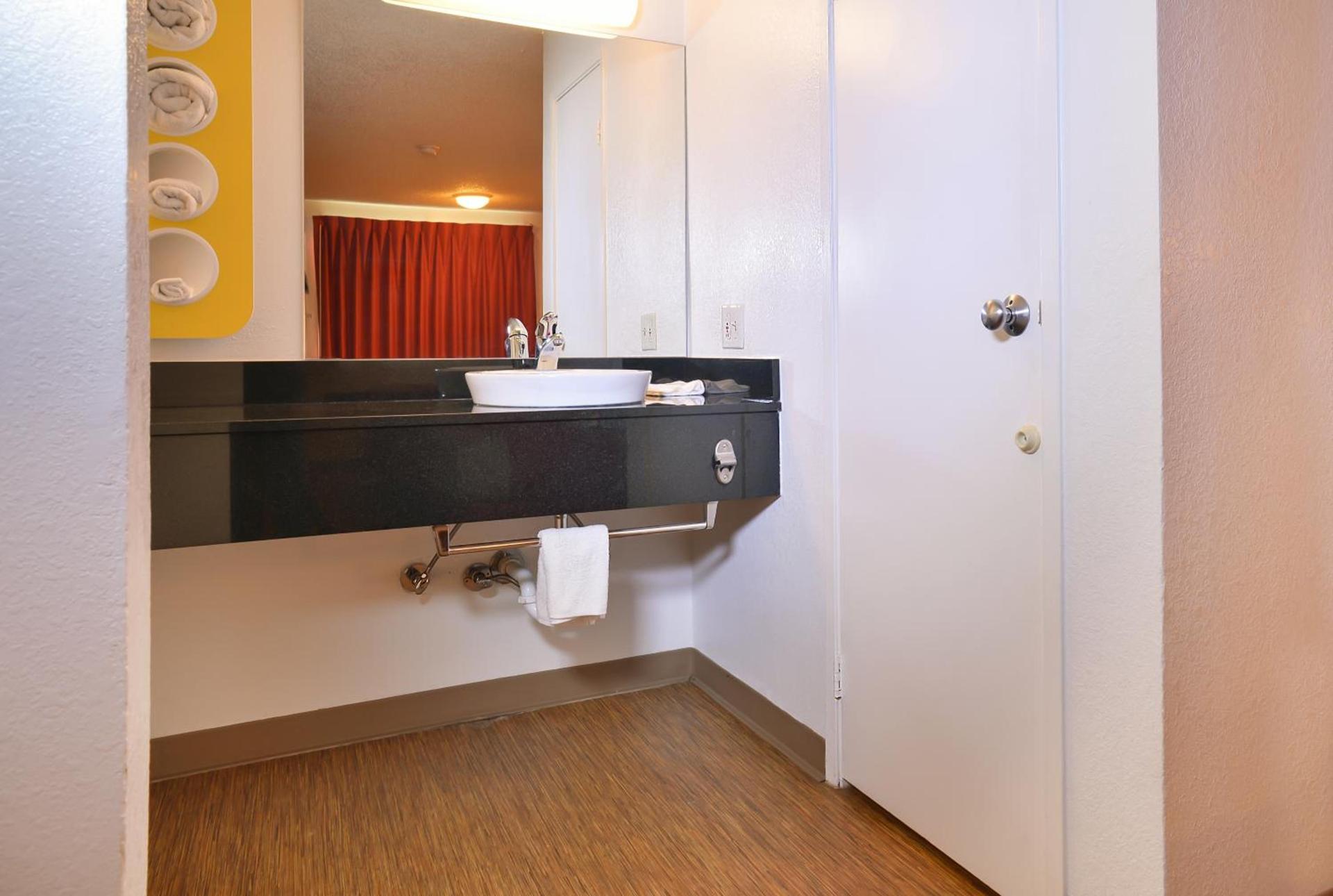 Motel 6-Saint Joseph, MO photo 20