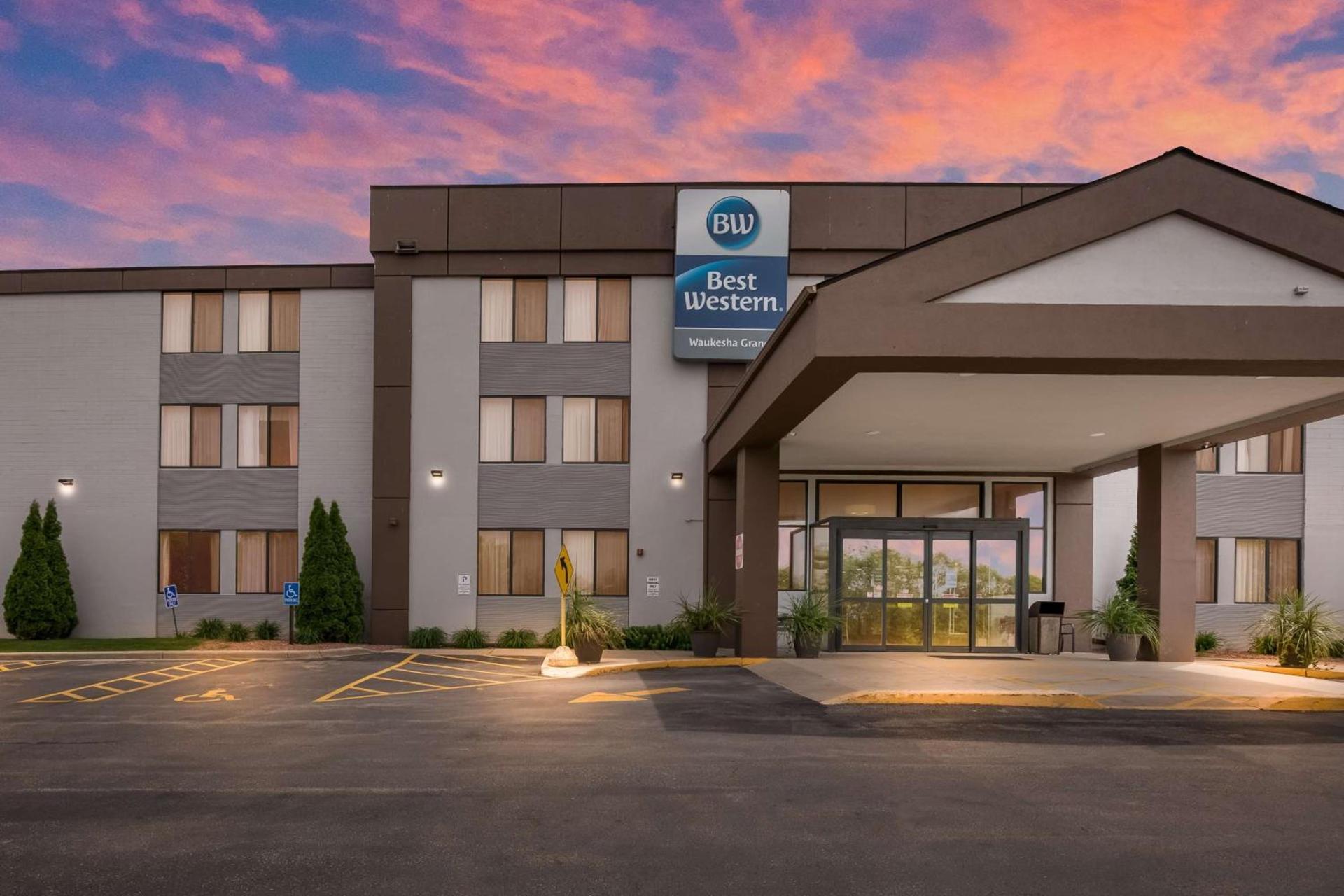 Best Western Waukesha Grand photo 11