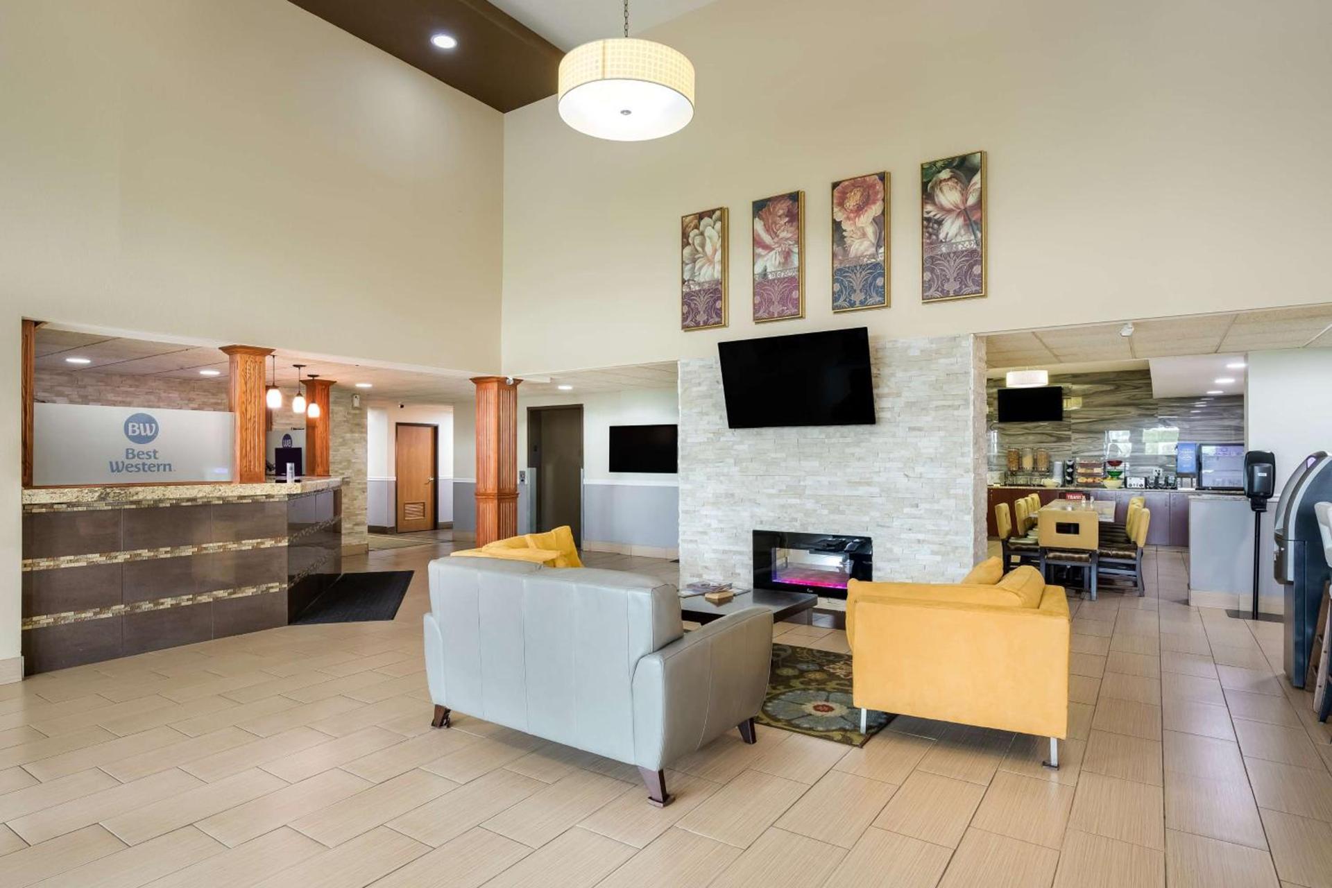 Best Western Waukesha Grand photo 2