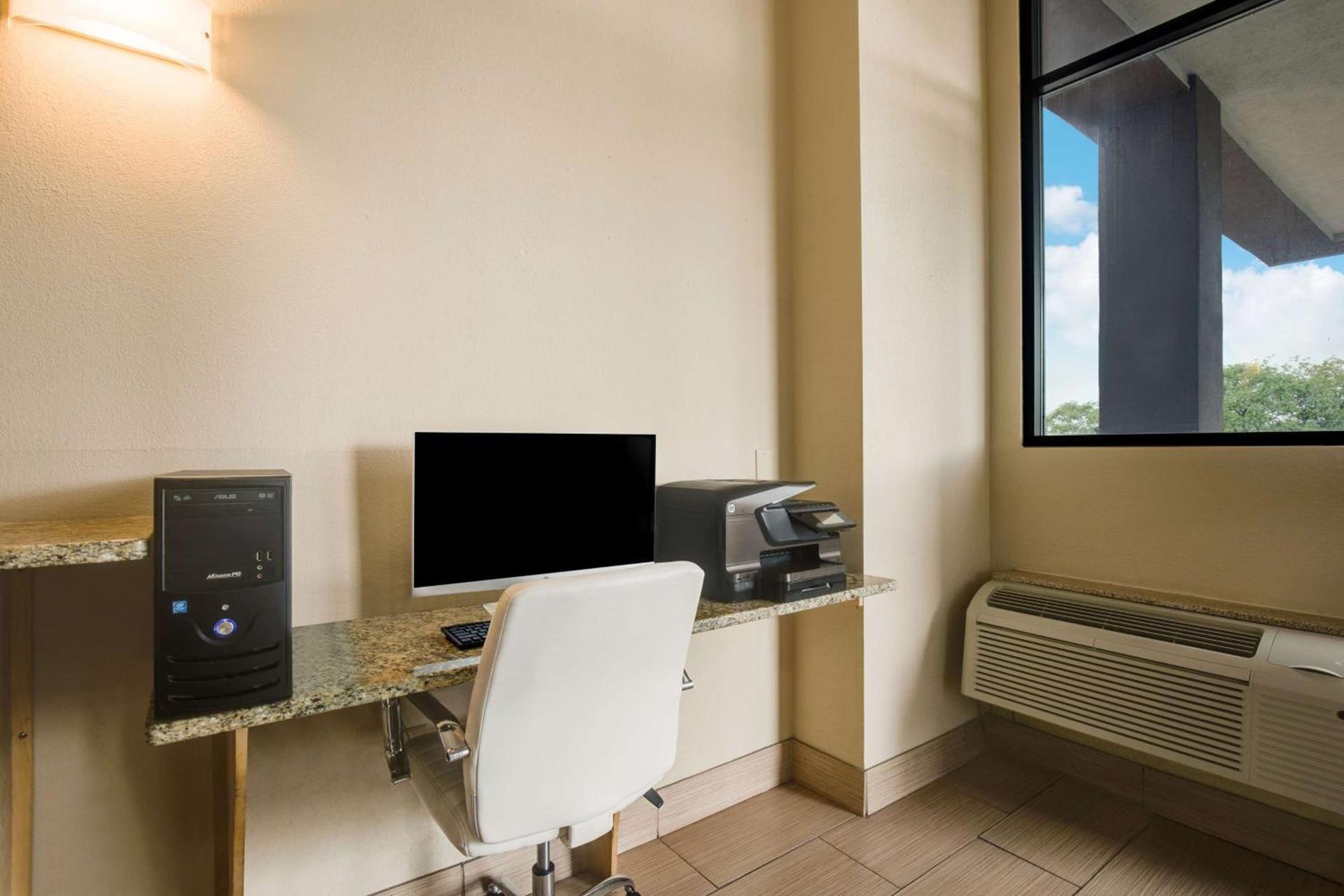 Best Western Waukesha Grand photo 38