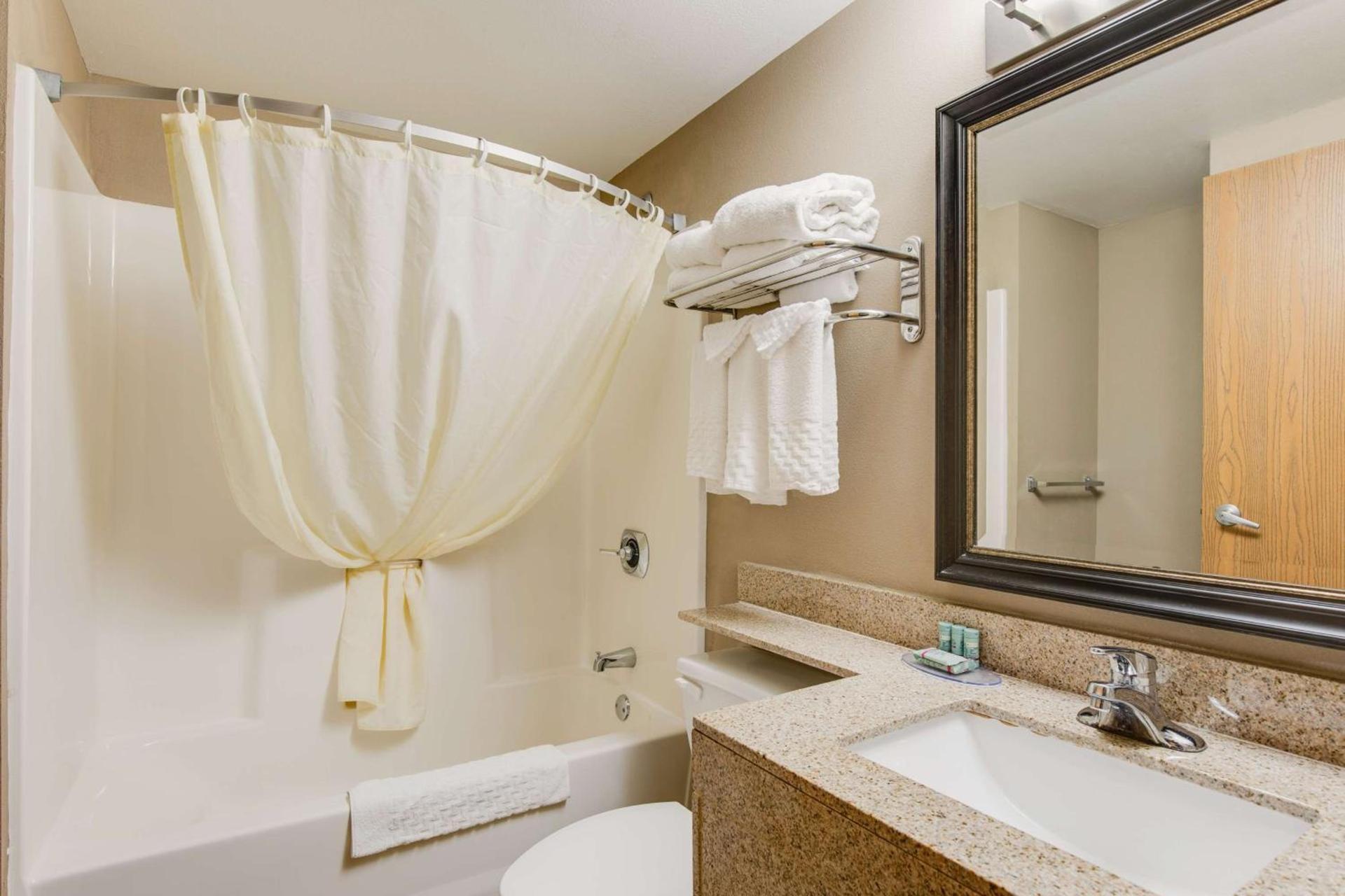 Best Western Waukesha Grand photo 20