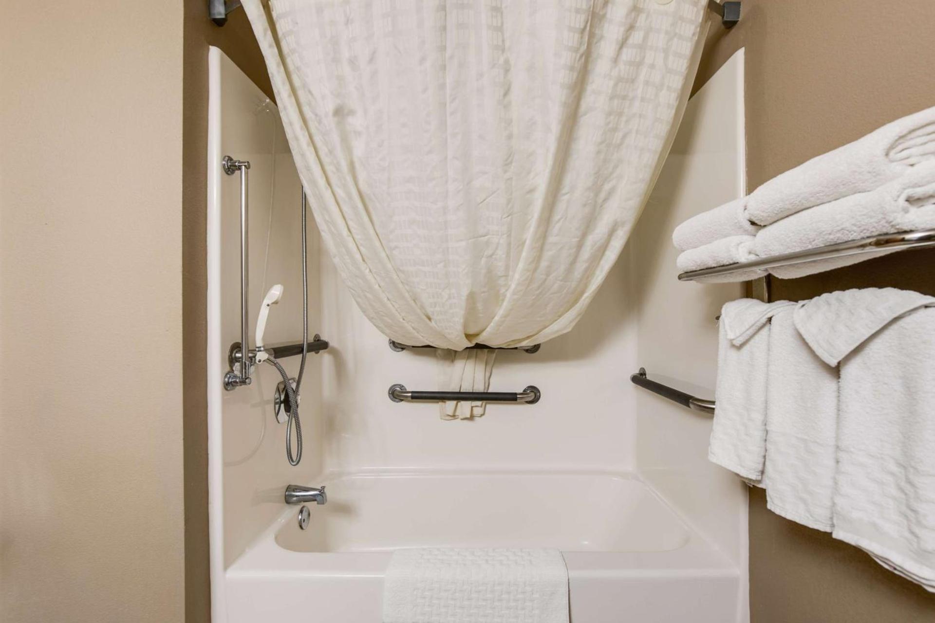 Best Western Waukesha Grand photo 17