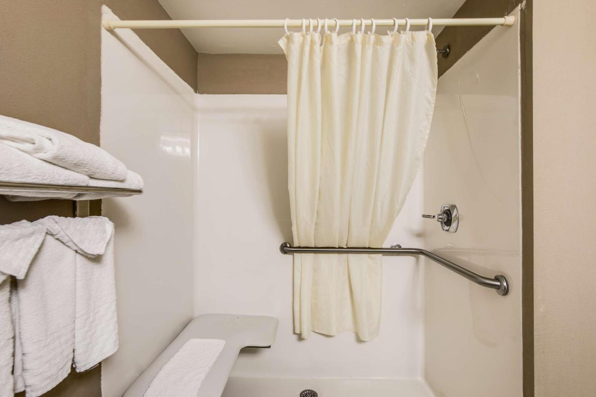 Best Western Waukesha Grand photo 25