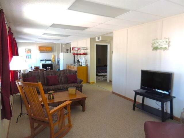 White Caps Motel and RV Park photo 2