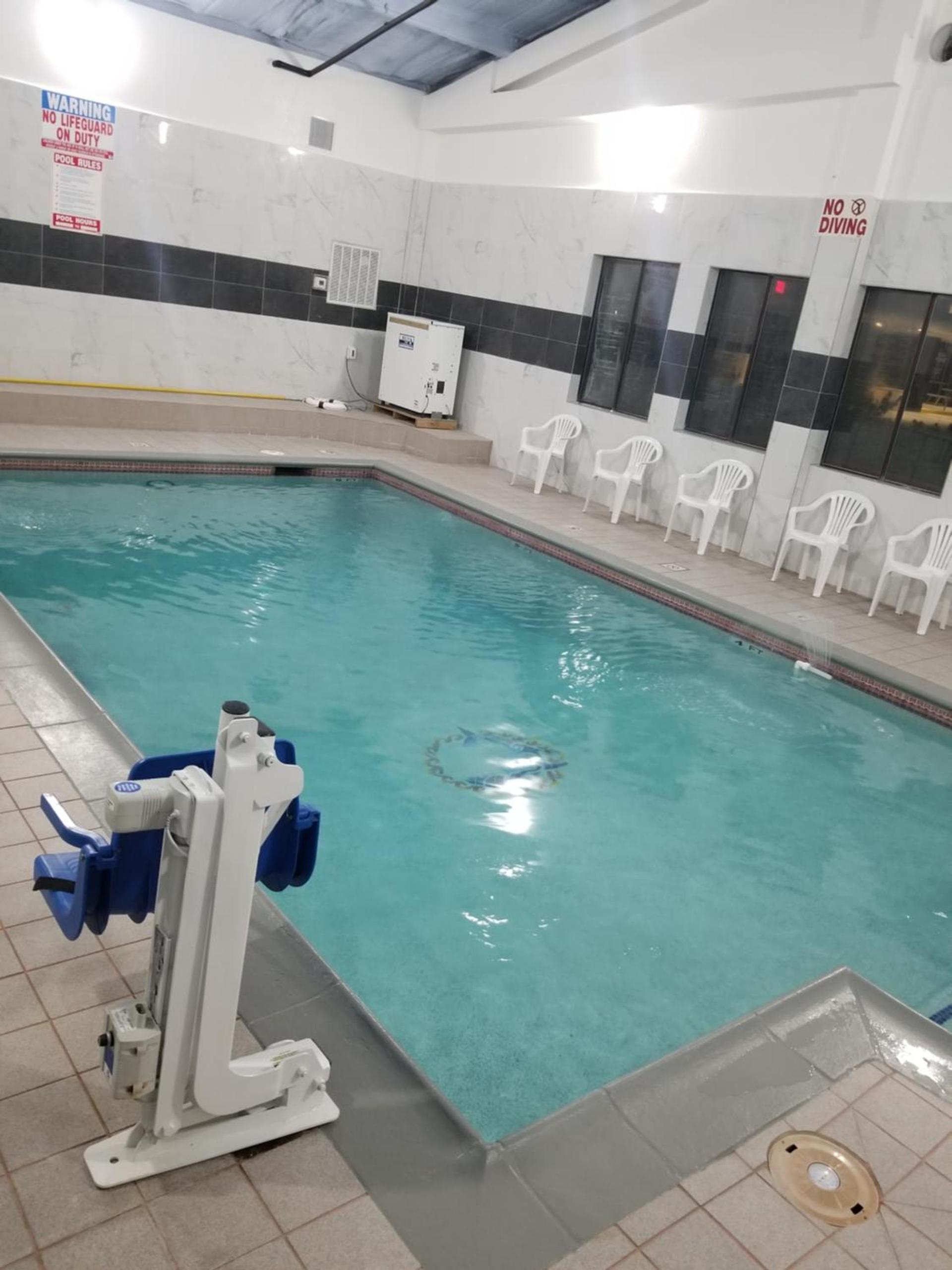 Days Inn & Suites by Wyndham Webster NASA-ClearLake-Houston photo 91