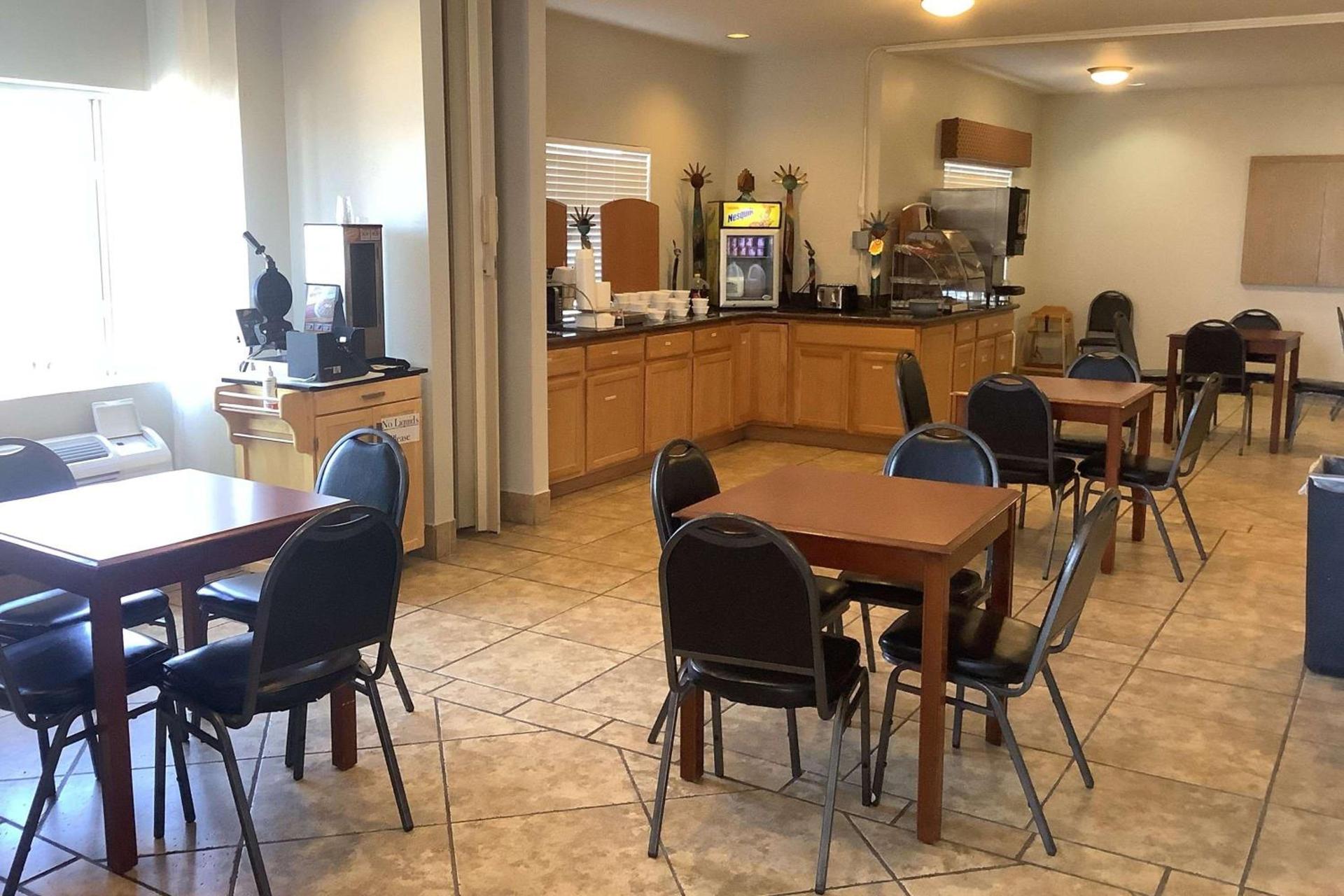 Baymont Inn & Suites by Wyndham Holbrook photo 14